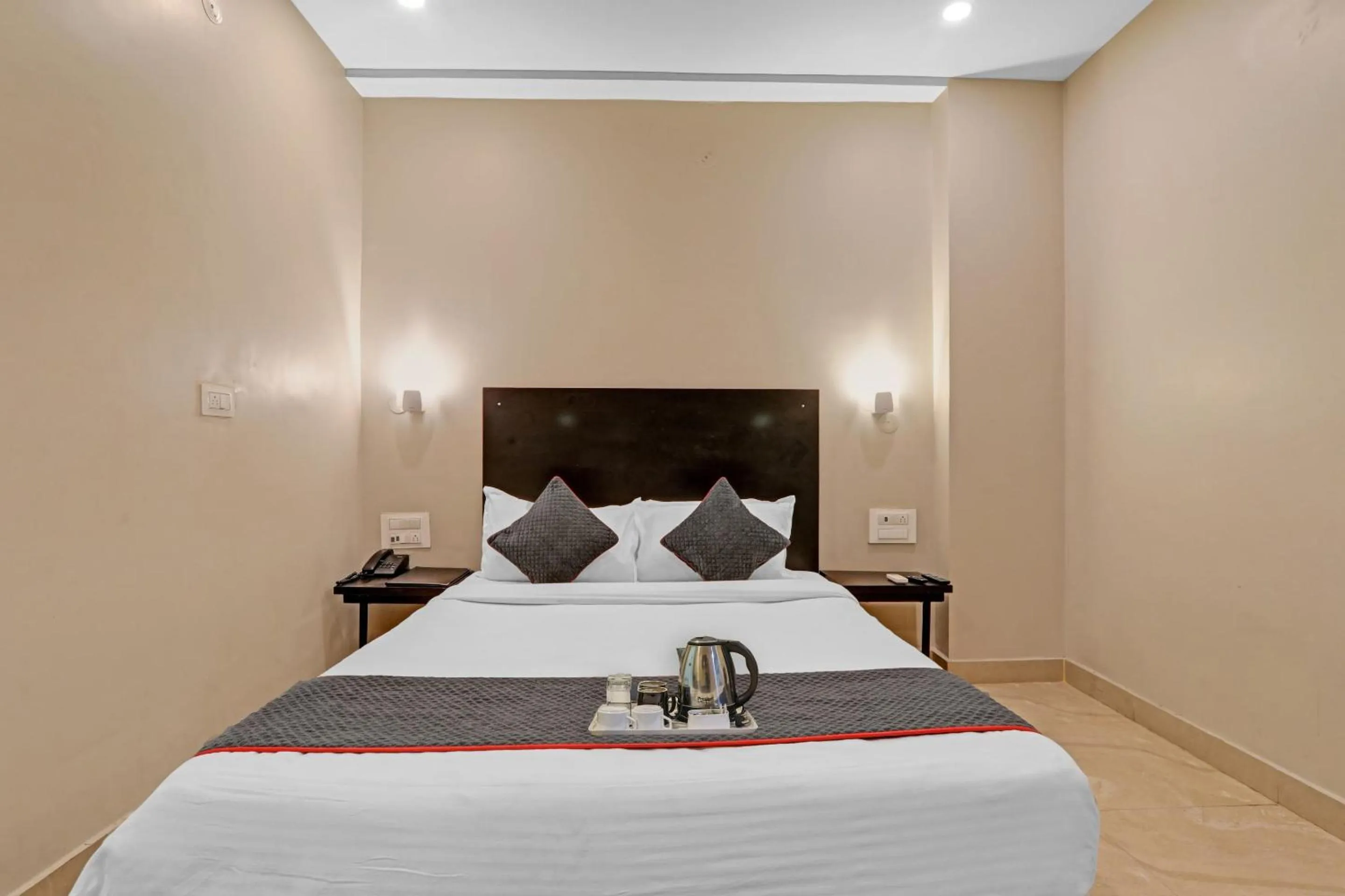 Bedroom in Super Townhouse Amaraa Hotel Near Phoenix Palassio