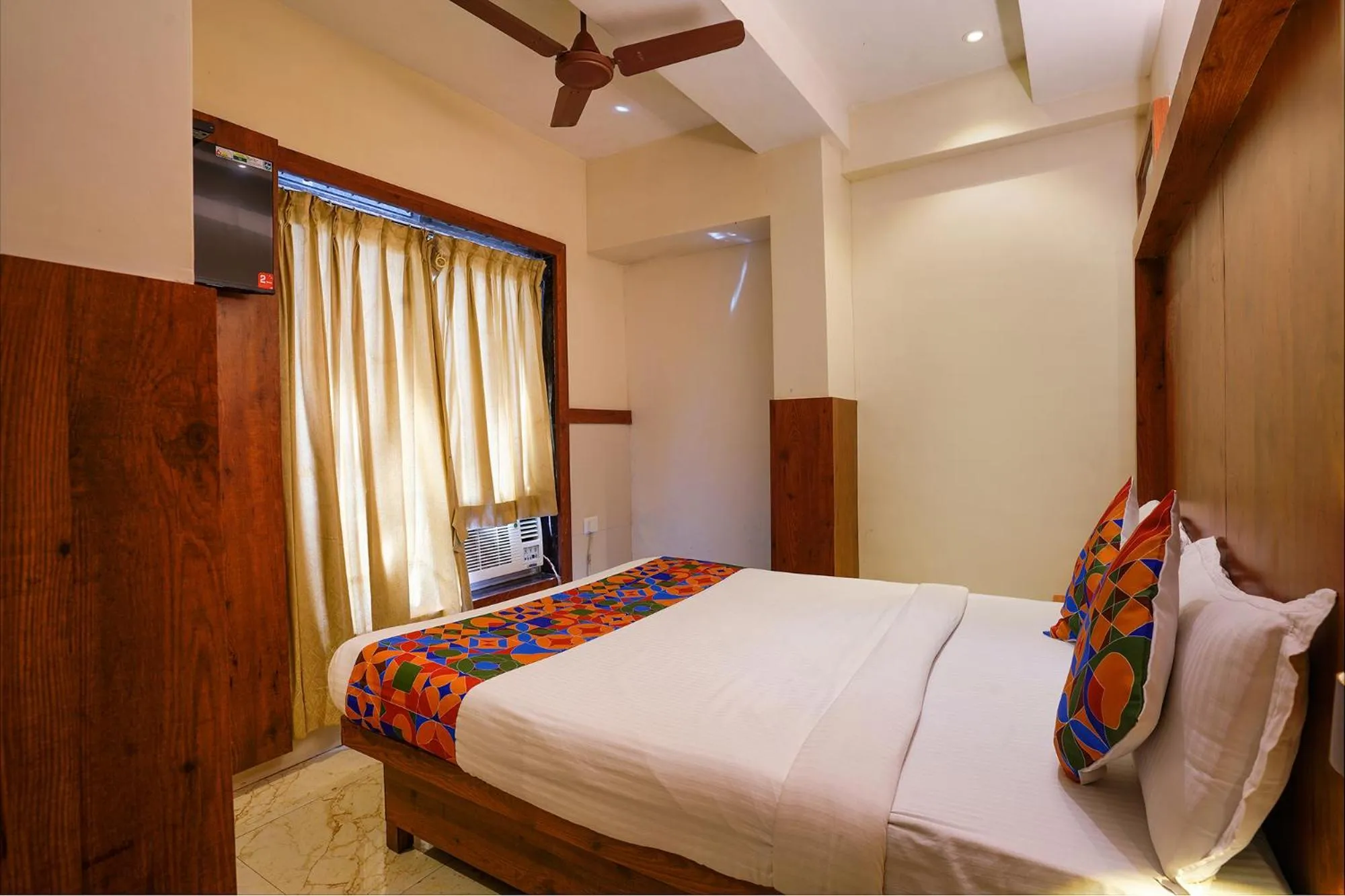 Bed in Via Super 7 Inn- Nr Rabale Station