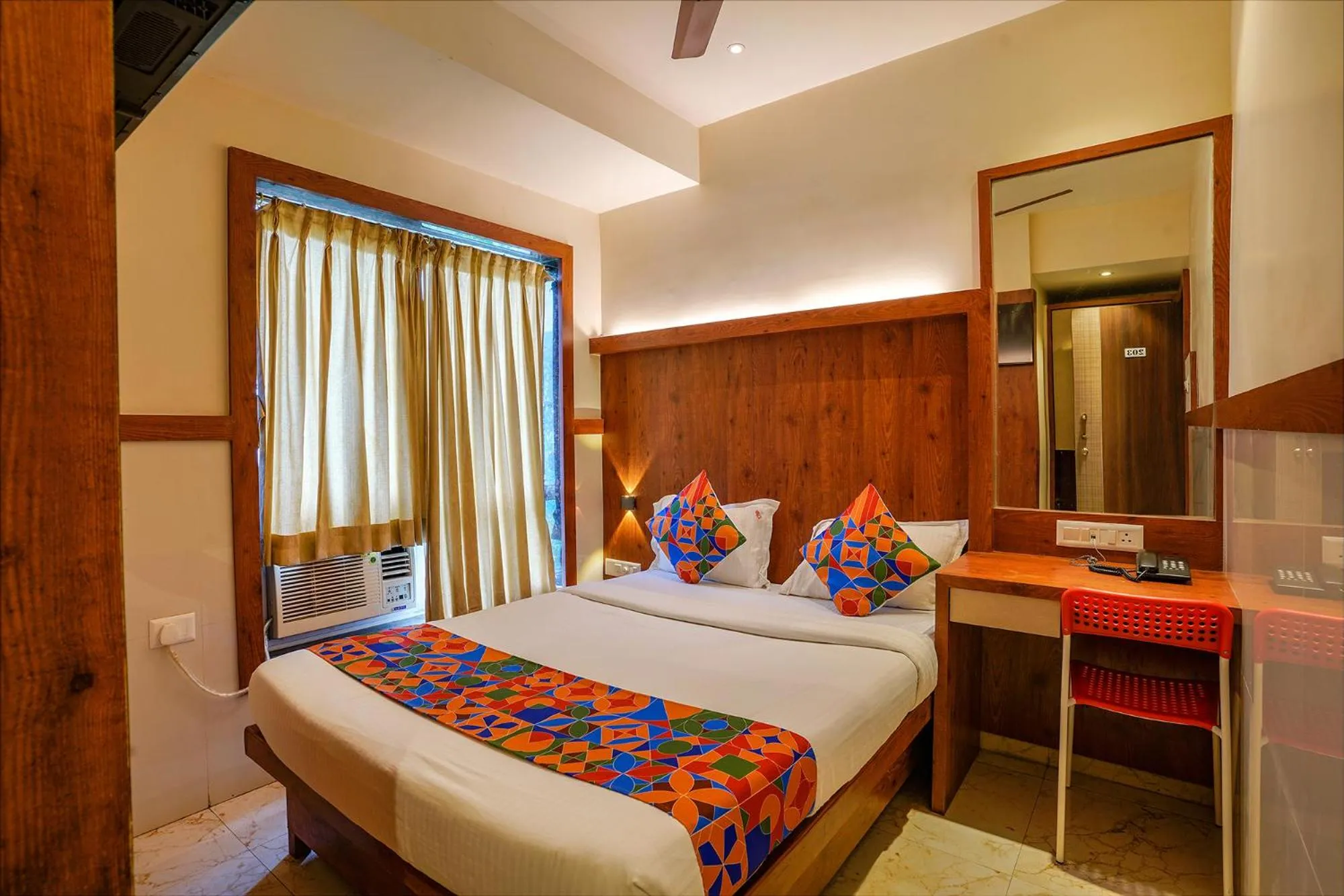 Bed in Via Super 7 Inn- Nr Rabale Station