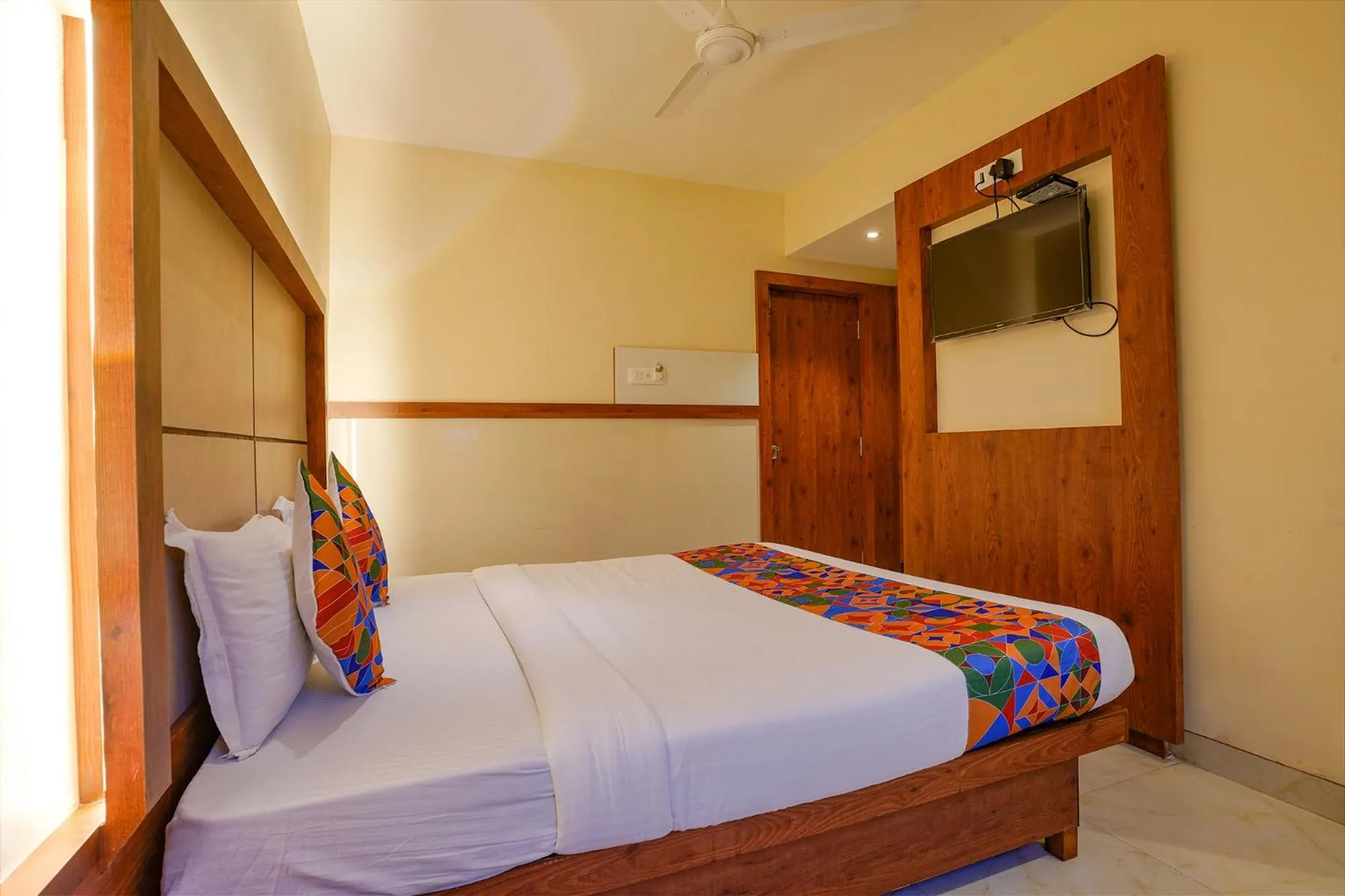 Bed in Via Super 7 Inn- Nr Rabale Station