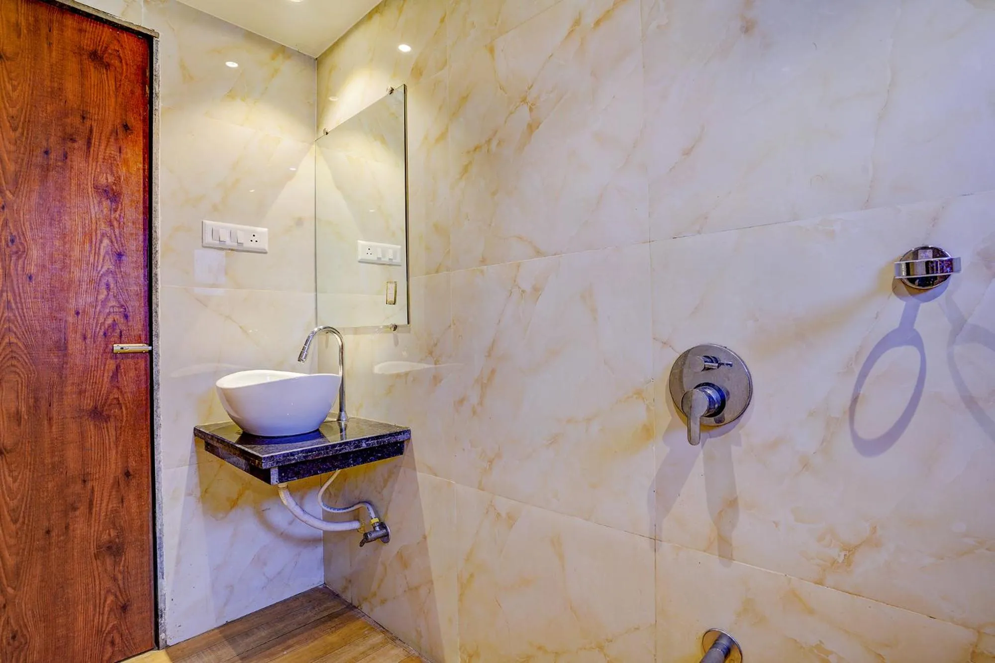 Bathroom in Via Super 7 Inn- Nr Rabale Station