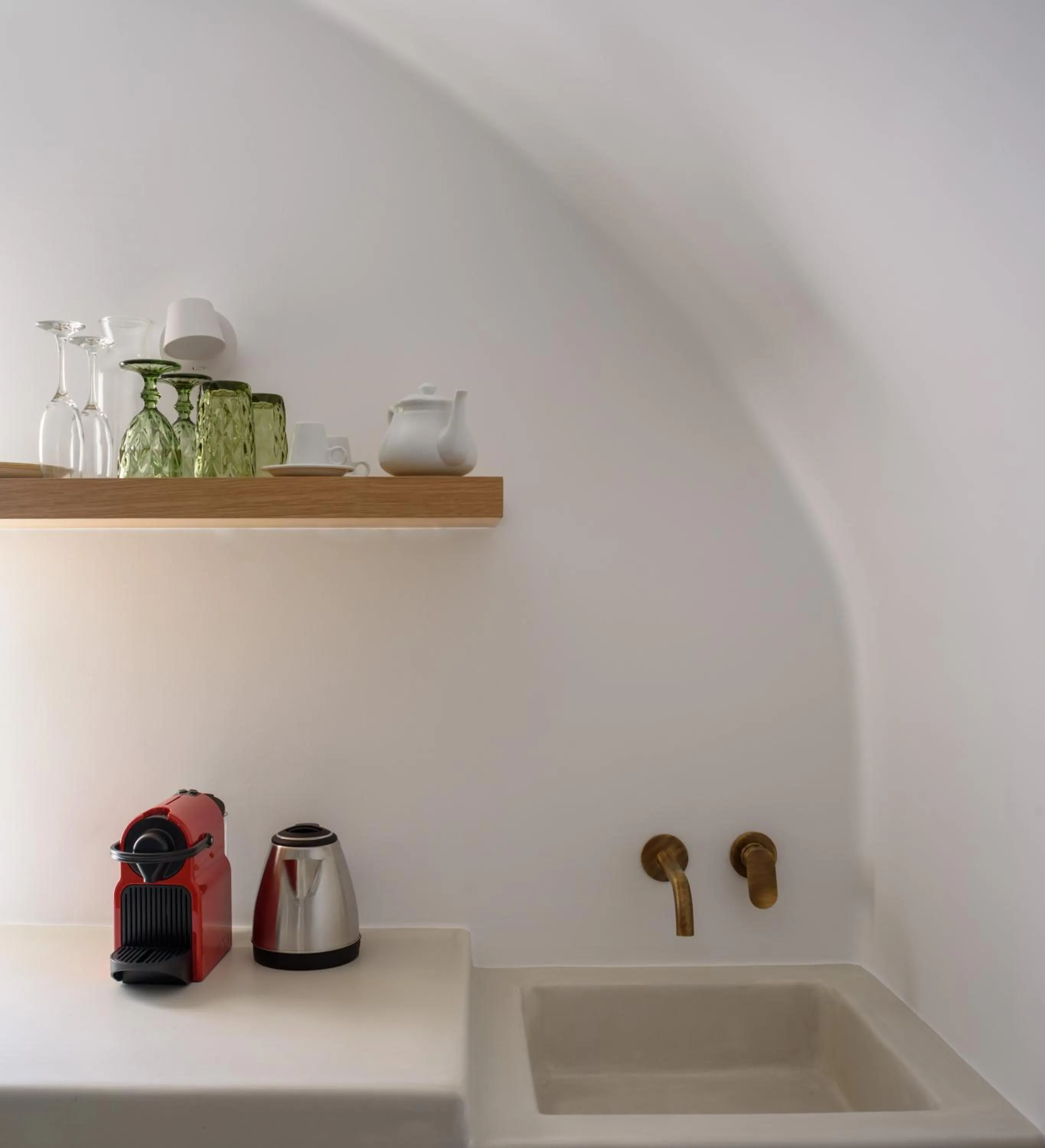 Coffee/tea facilities in Este Luxury Suites