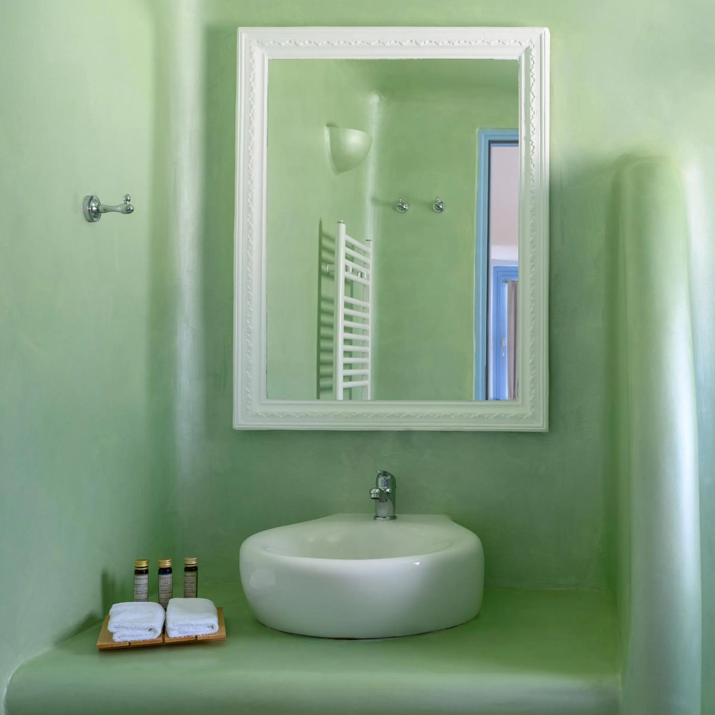 Shower in Este Luxury Suites