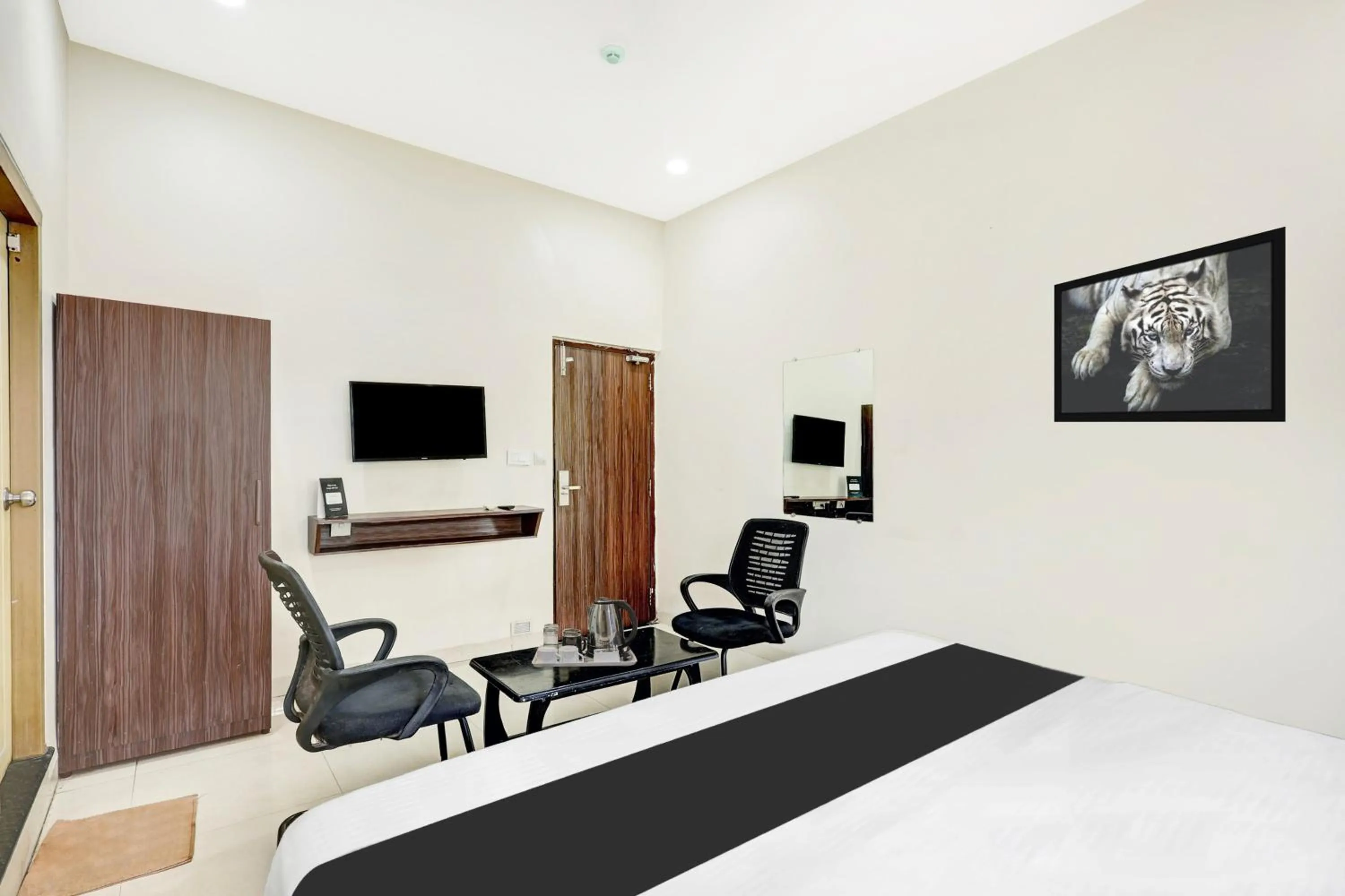 Bedroom, Bed in Collection O Dabagardens Near RK Beach