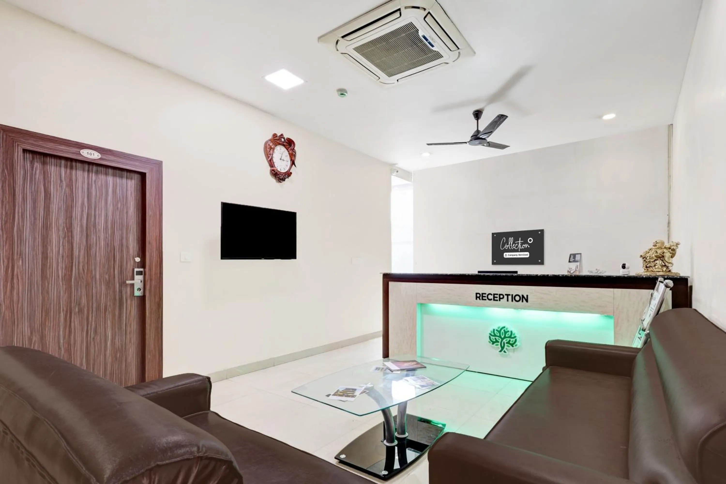 Lobby or reception in Collection O Dabagardens Near RK Beach