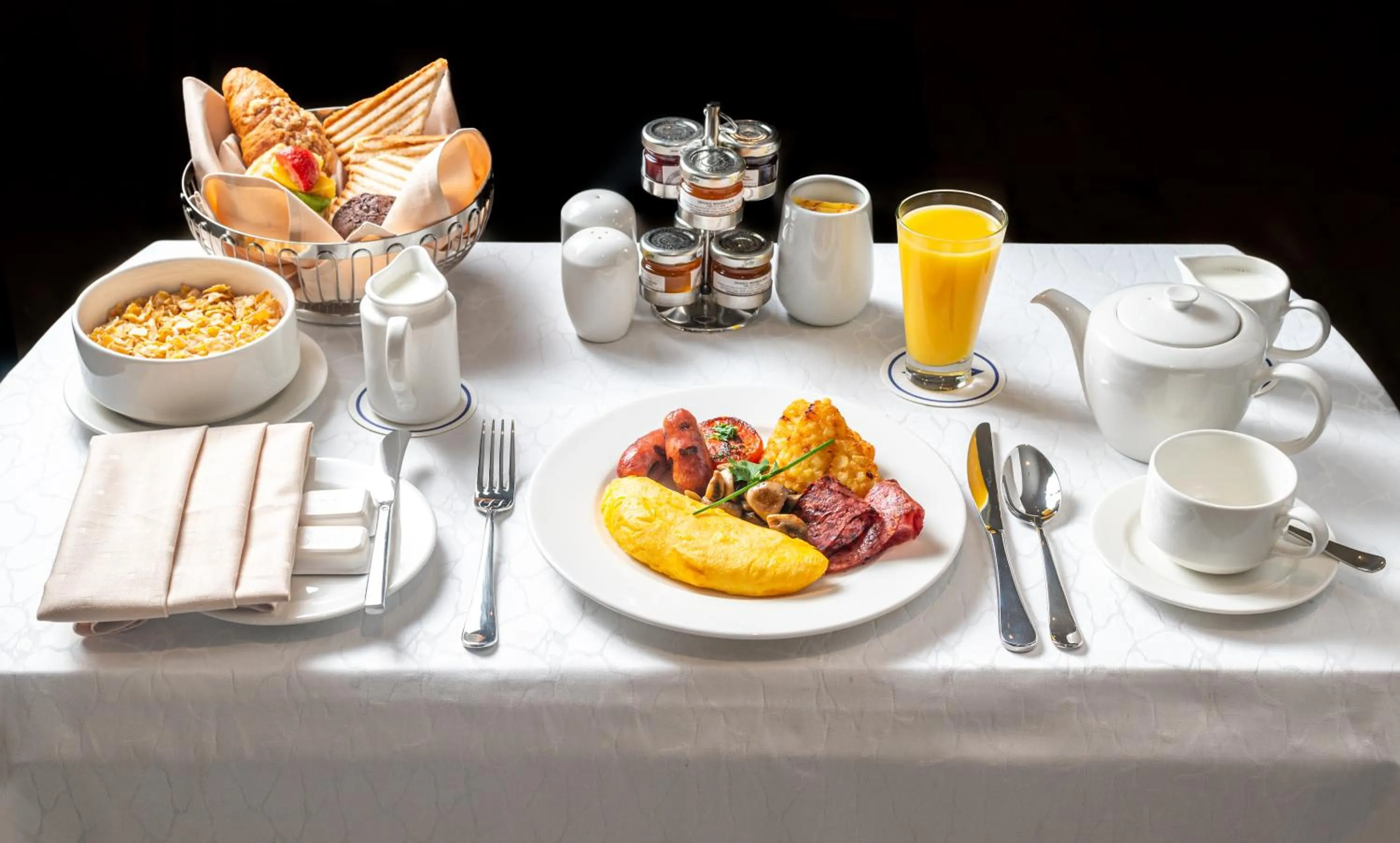 Food and drinks in Gravity Hotel Abu Dhabi