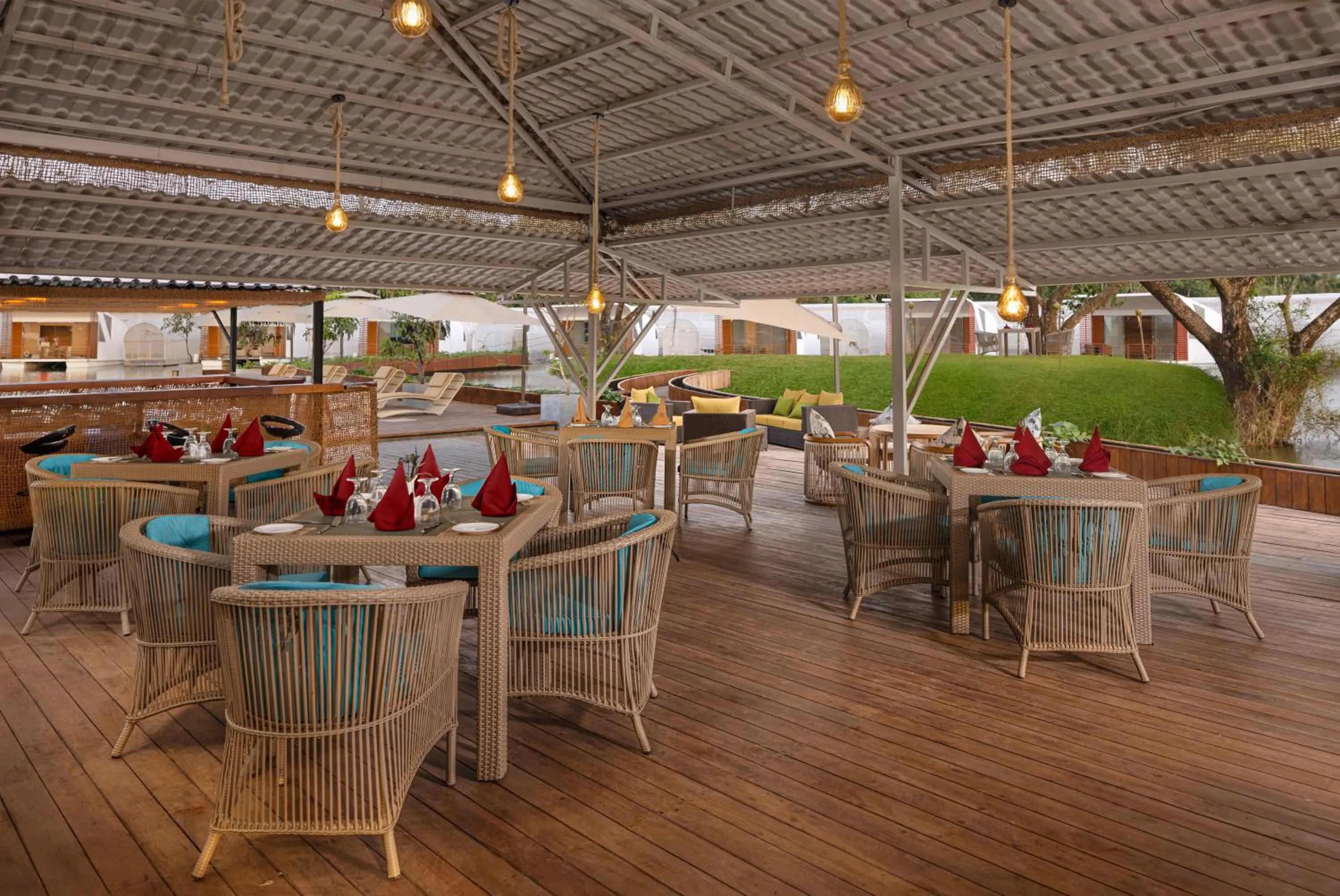 Restaurant/places to eat in Bolagala Agro Floating Resort