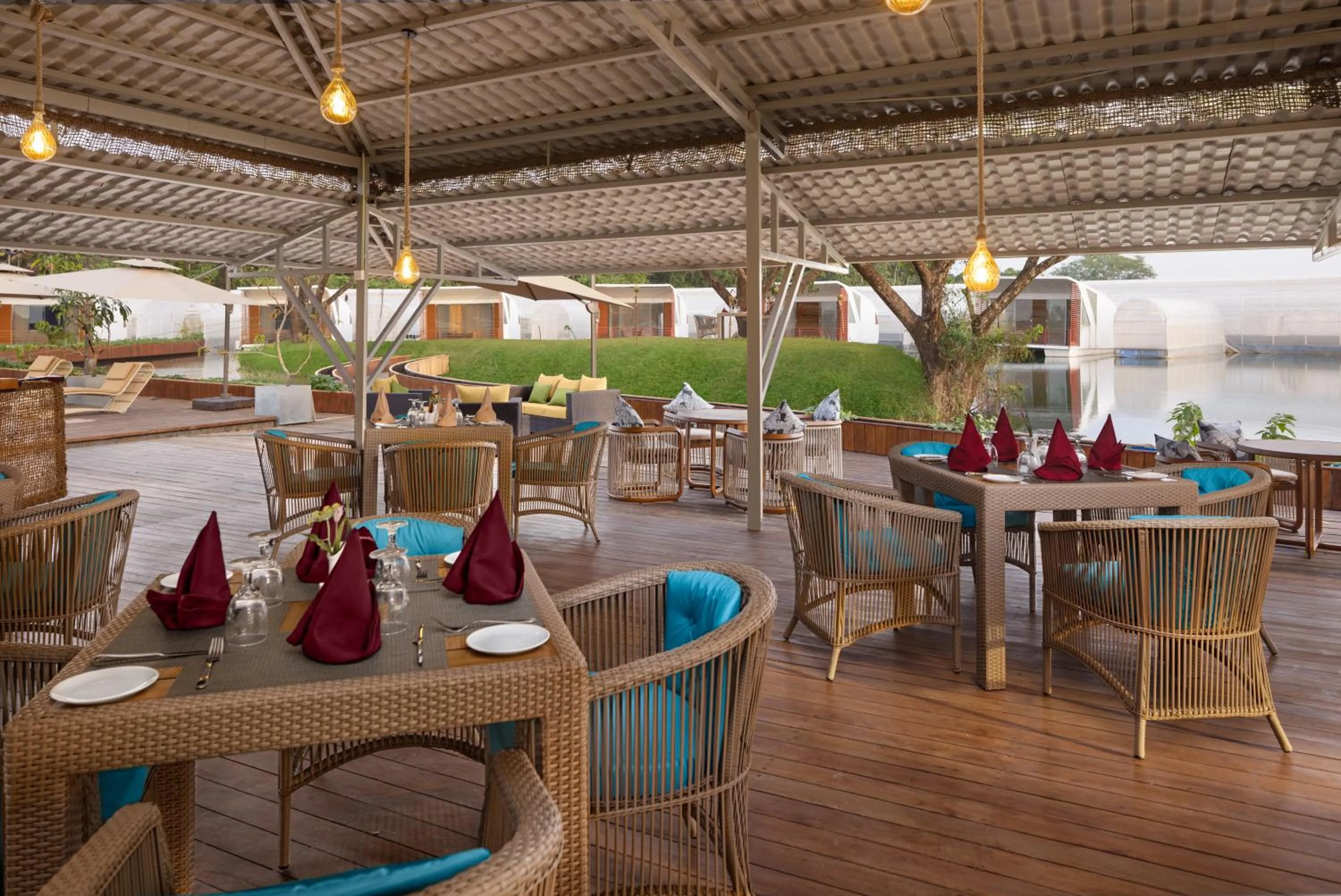 Restaurant/places to eat in Bolagala Agro Floating Resort