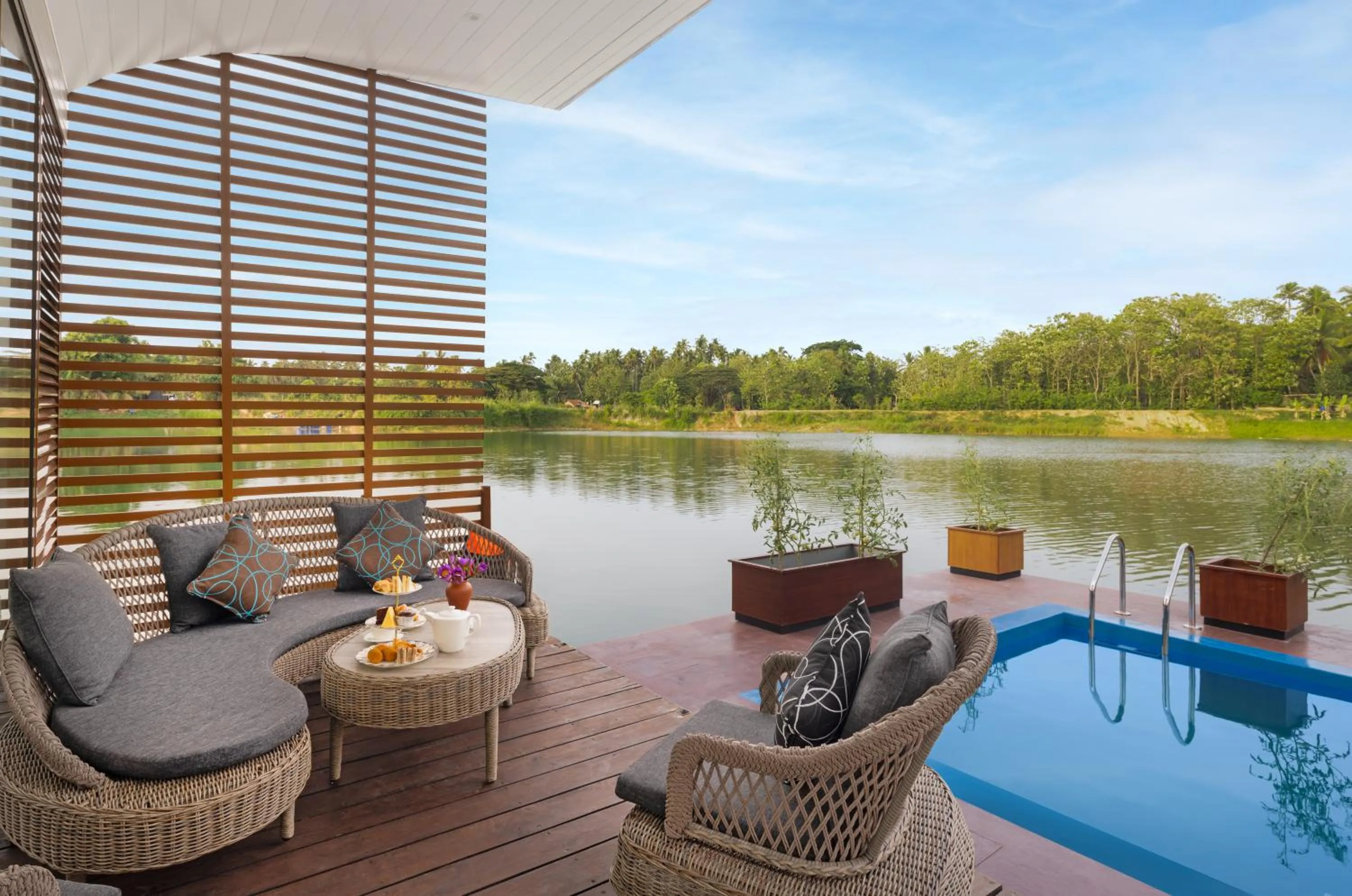 Lake view in Bolagala Agro Floating Resort