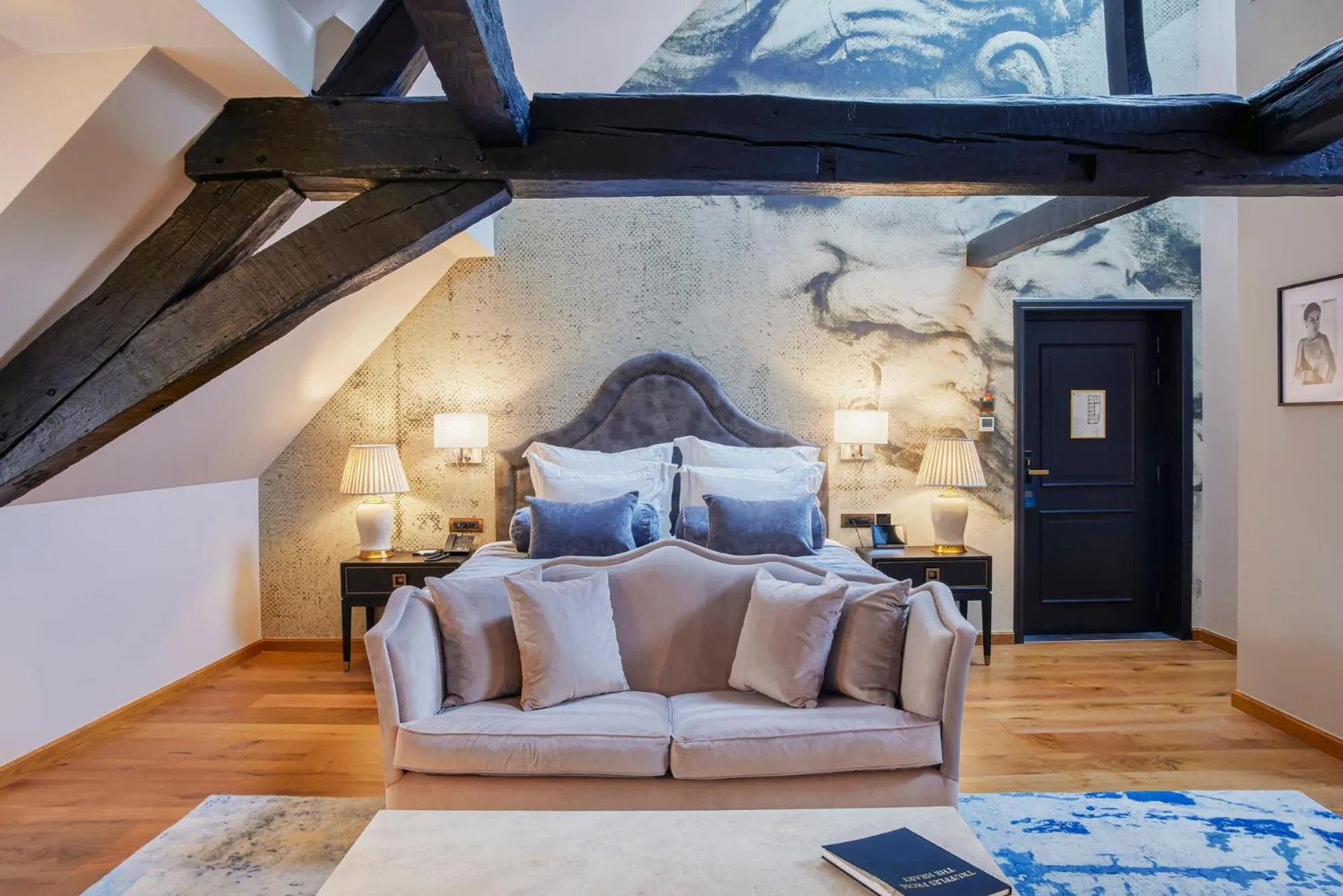 Living room, Bed in Juliana Hotel & Spa - Brussels Centre