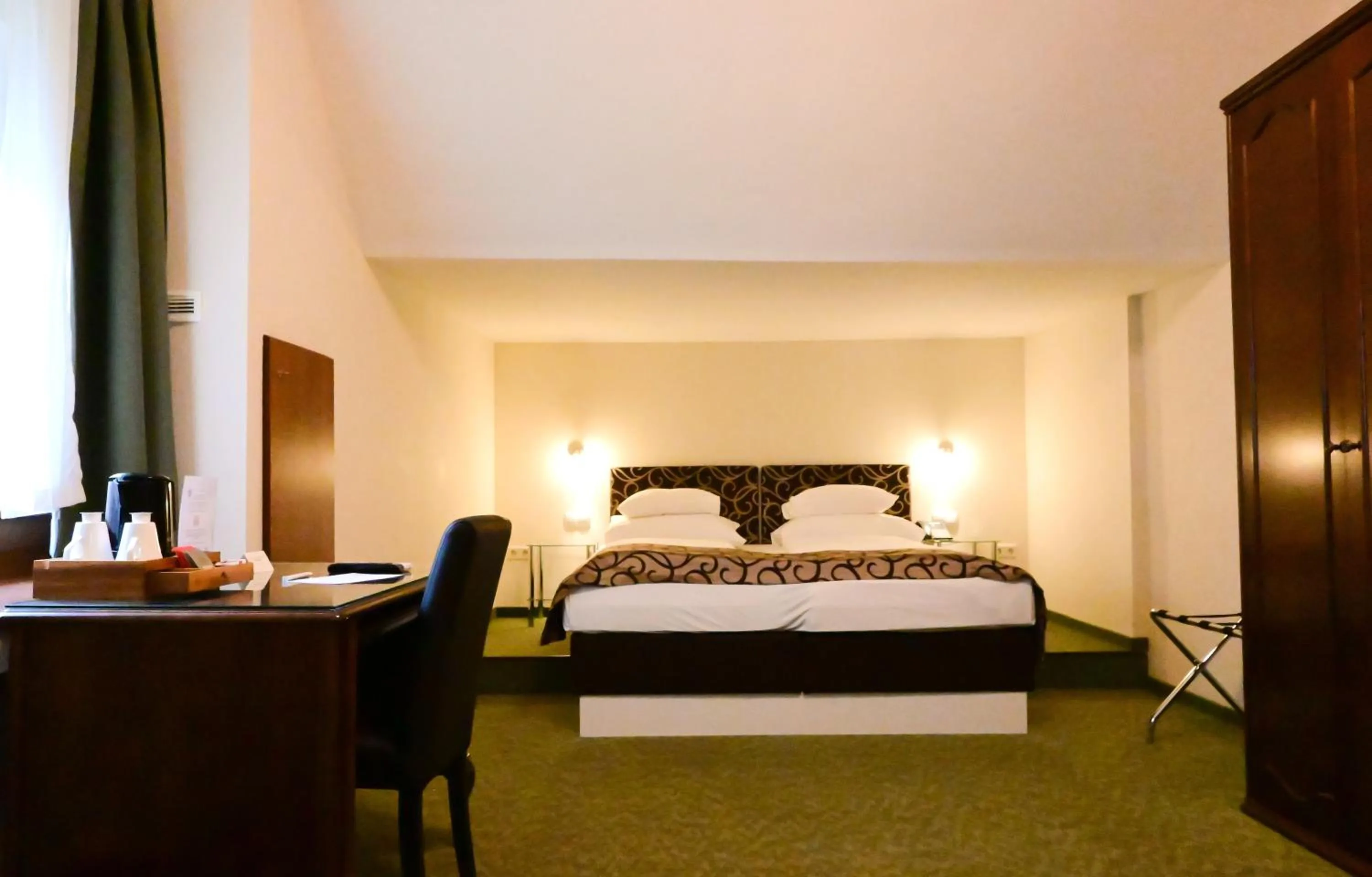 Economy Double Room in Palais-Hotel Erzherzog Johann