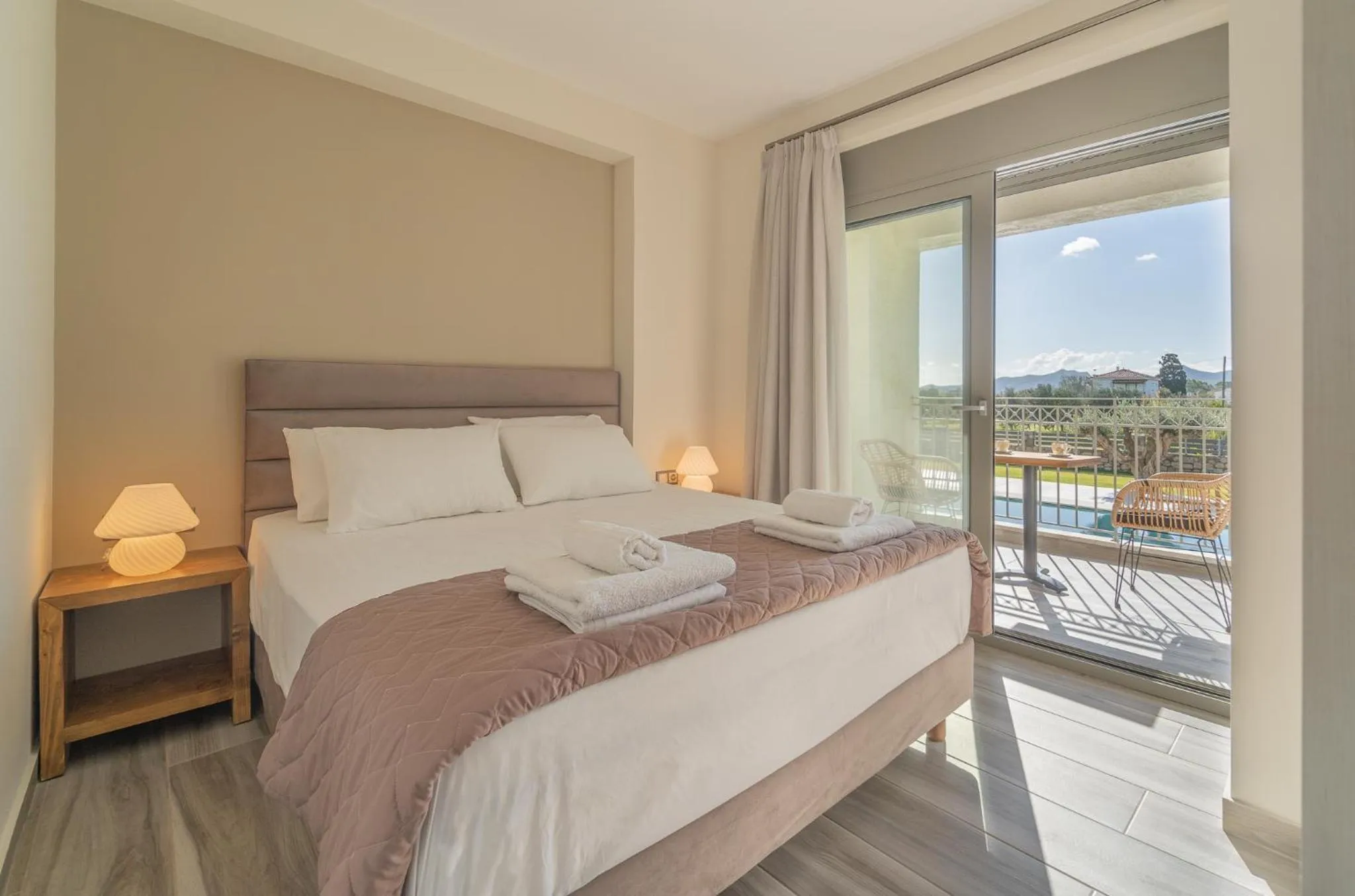 Bed in CARLOS MANSION LUXURY SUITES