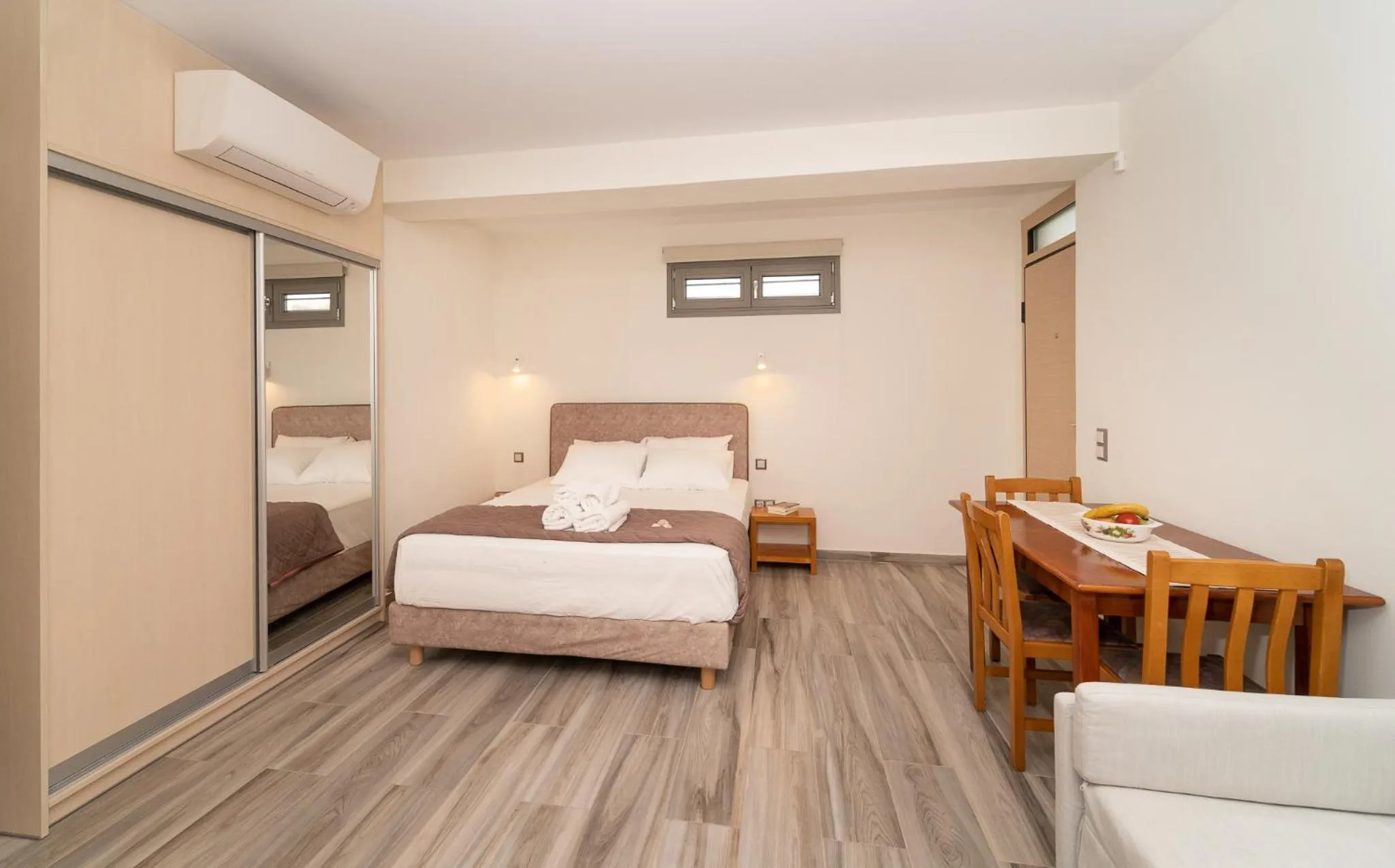 Bed in CARLOS MANSION LUXURY SUITES