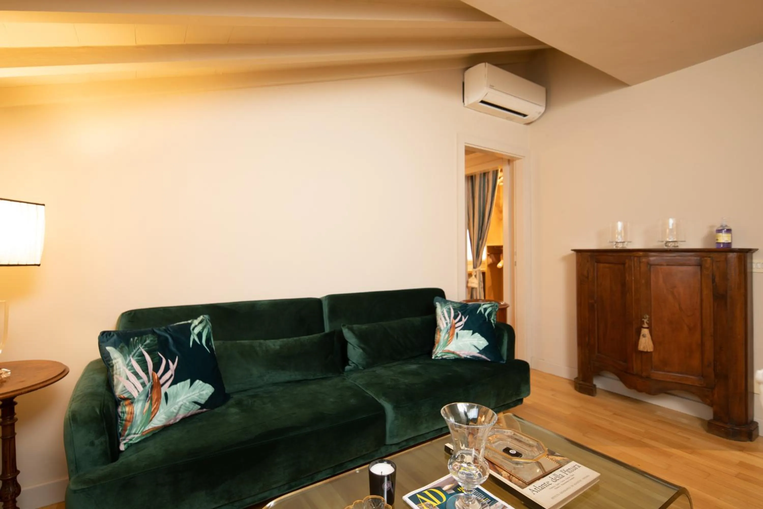 Living room in San Jacopo Top by Mmega