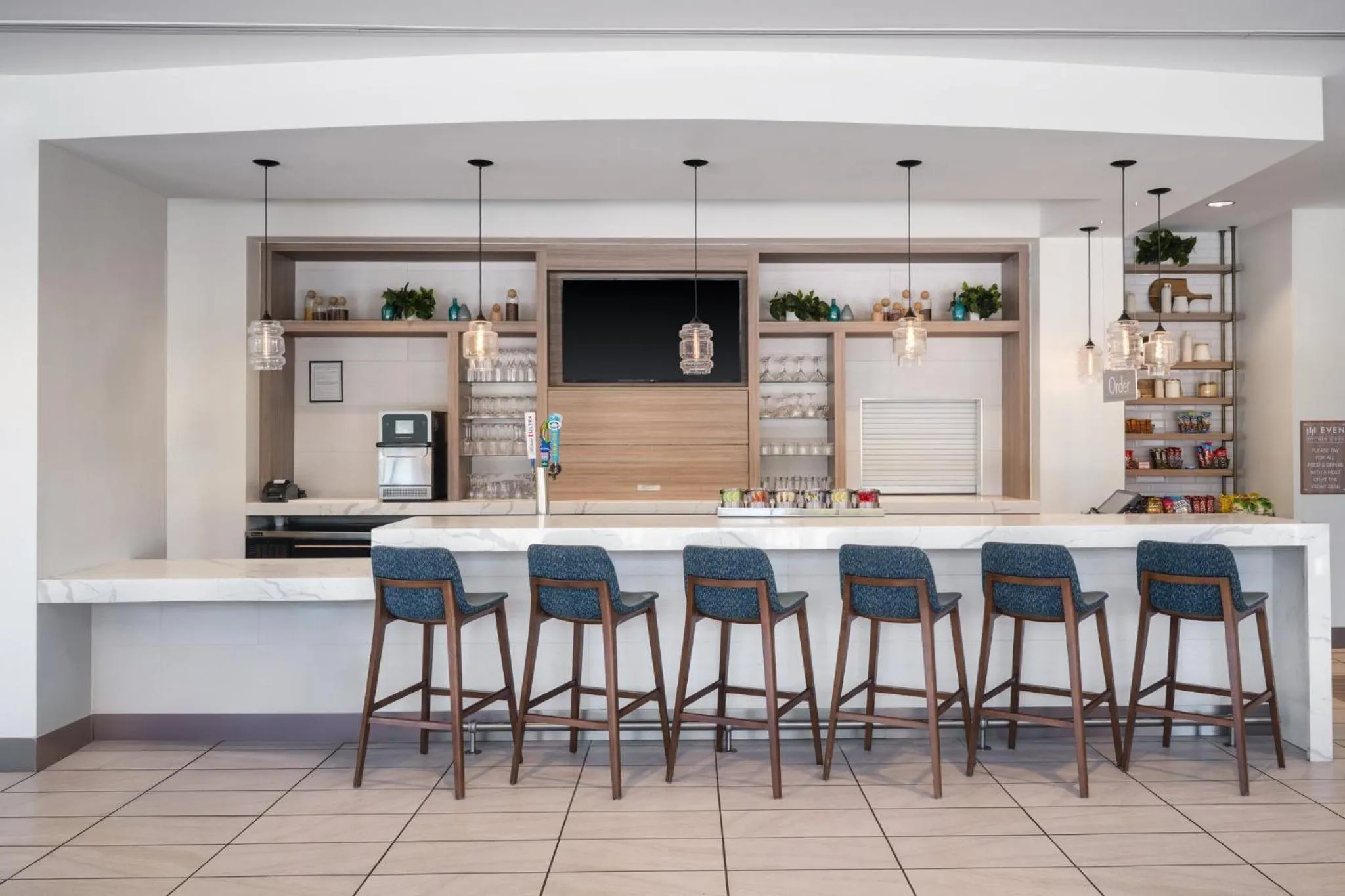 Lounge or bar in EVEN Hotel Atlanta - Cobb Galleria by IHG