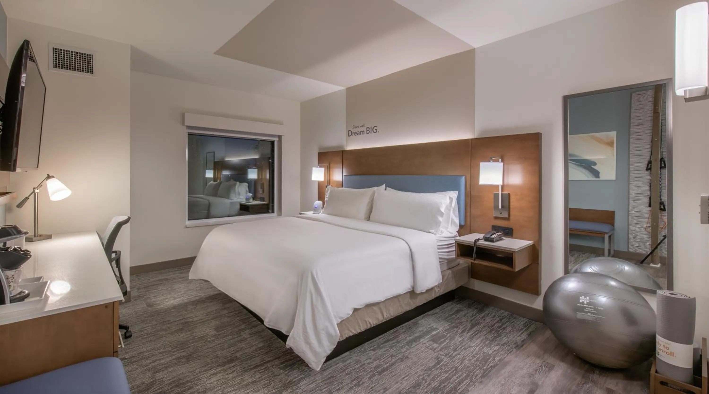Guests, Bed in EVEN Hotel Atlanta - Cobb Galleria by IHG