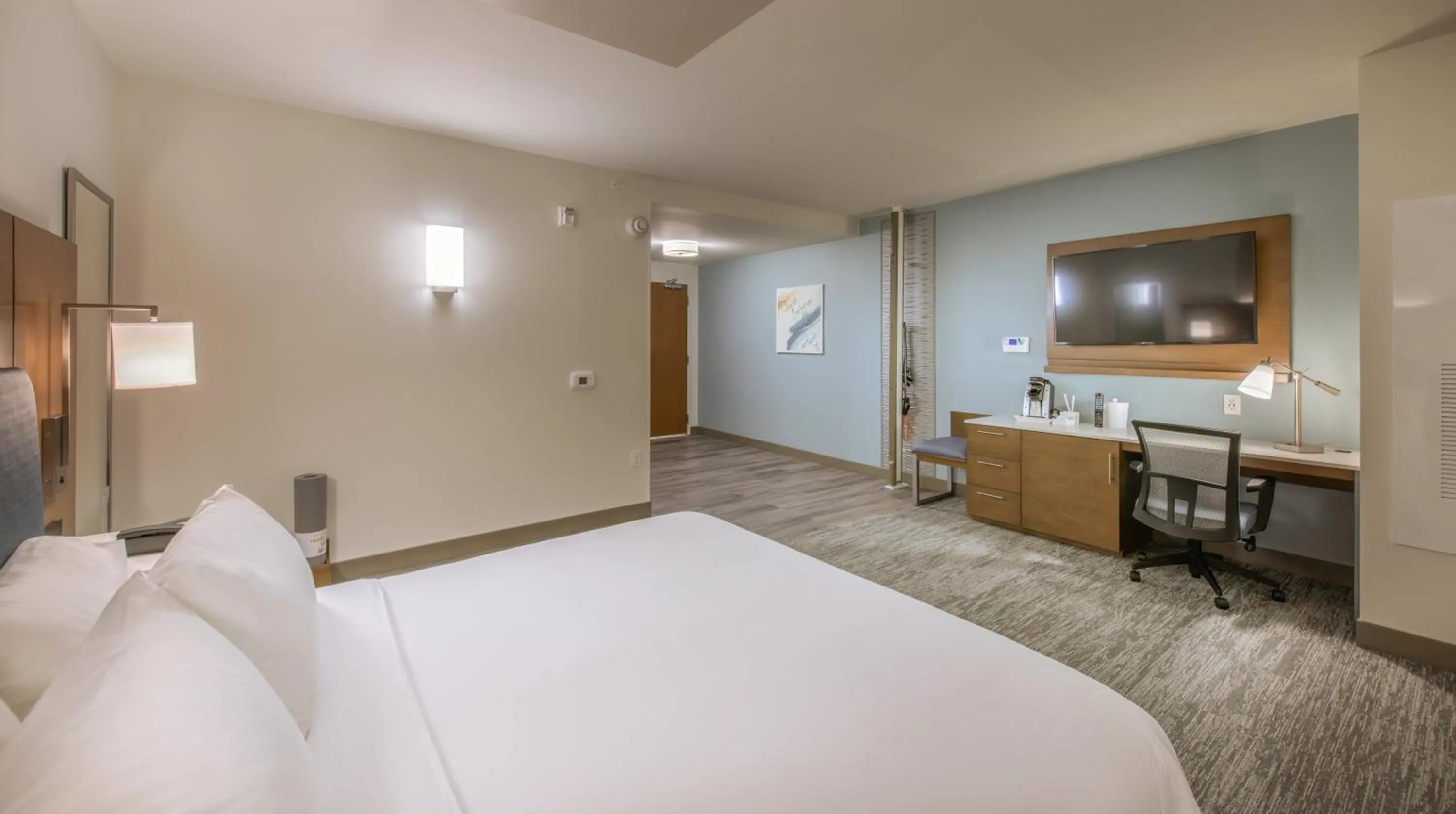 Photo of the whole room, Bed in EVEN Hotel Atlanta - Cobb Galleria by IHG