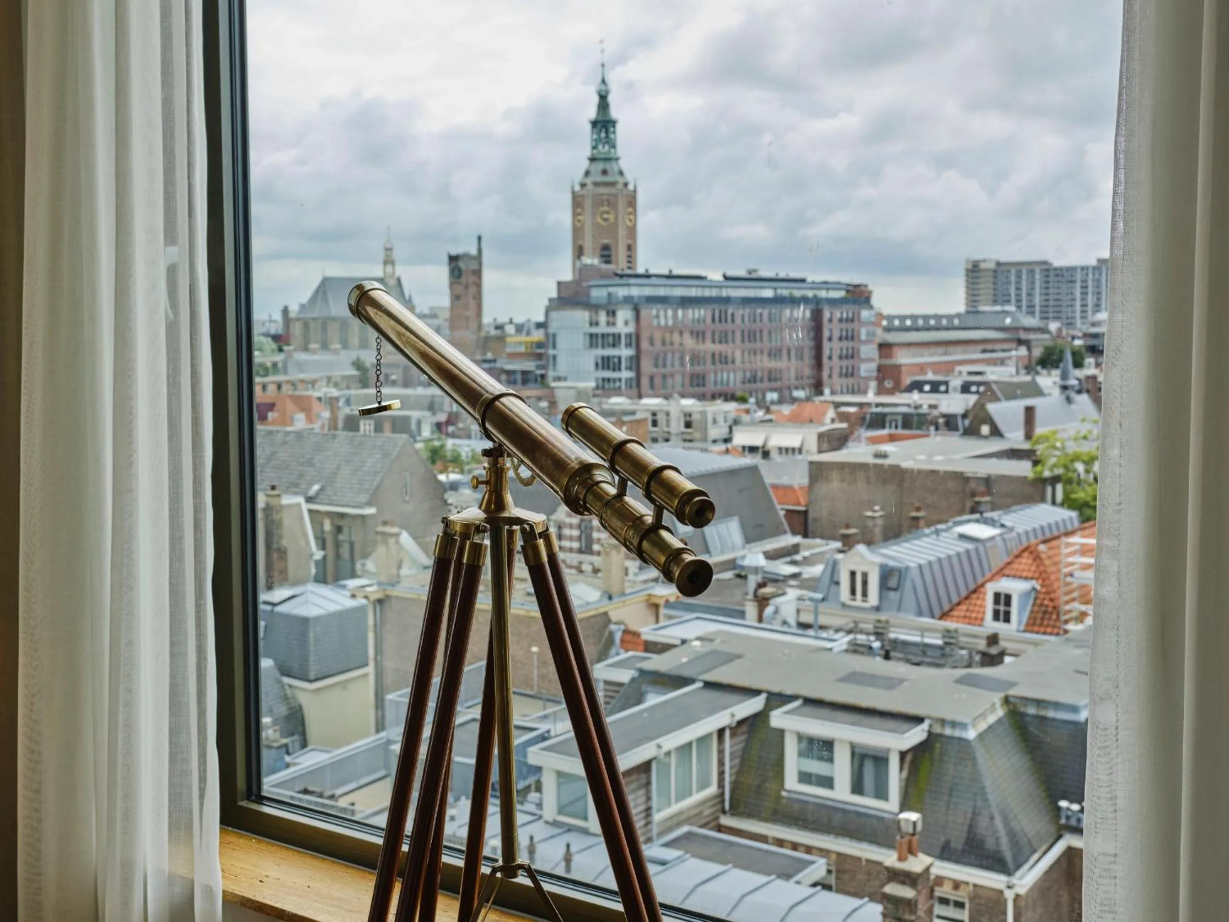 Photo of the whole room in voco The Hague by IHG