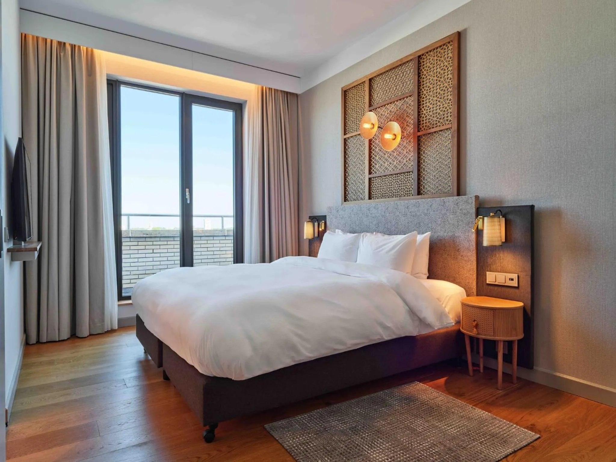 Photo of the whole room, Bed in voco The Hague by IHG