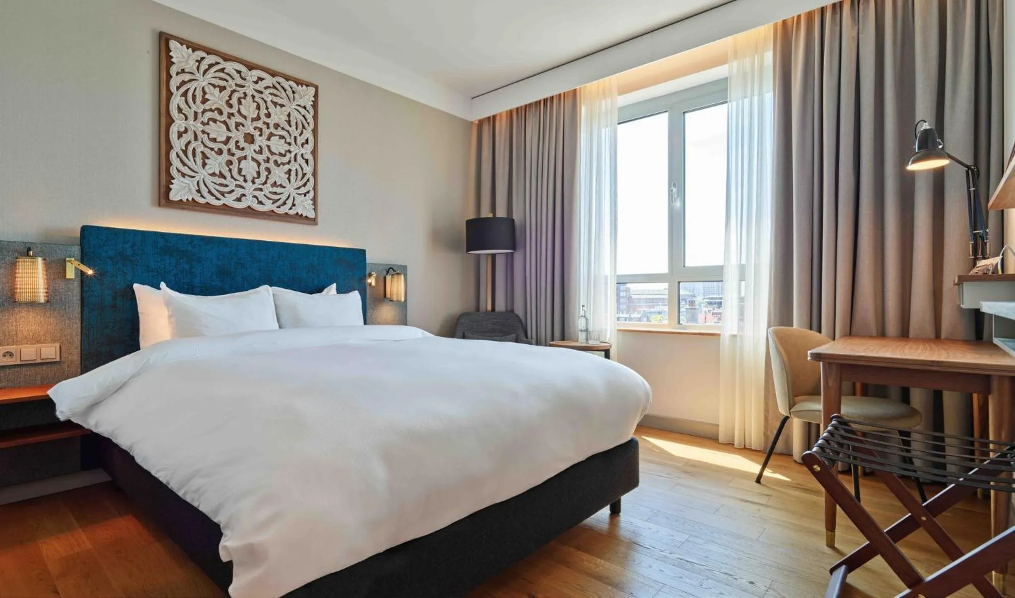 Photo of the whole room, Bed in voco The Hague by IHG