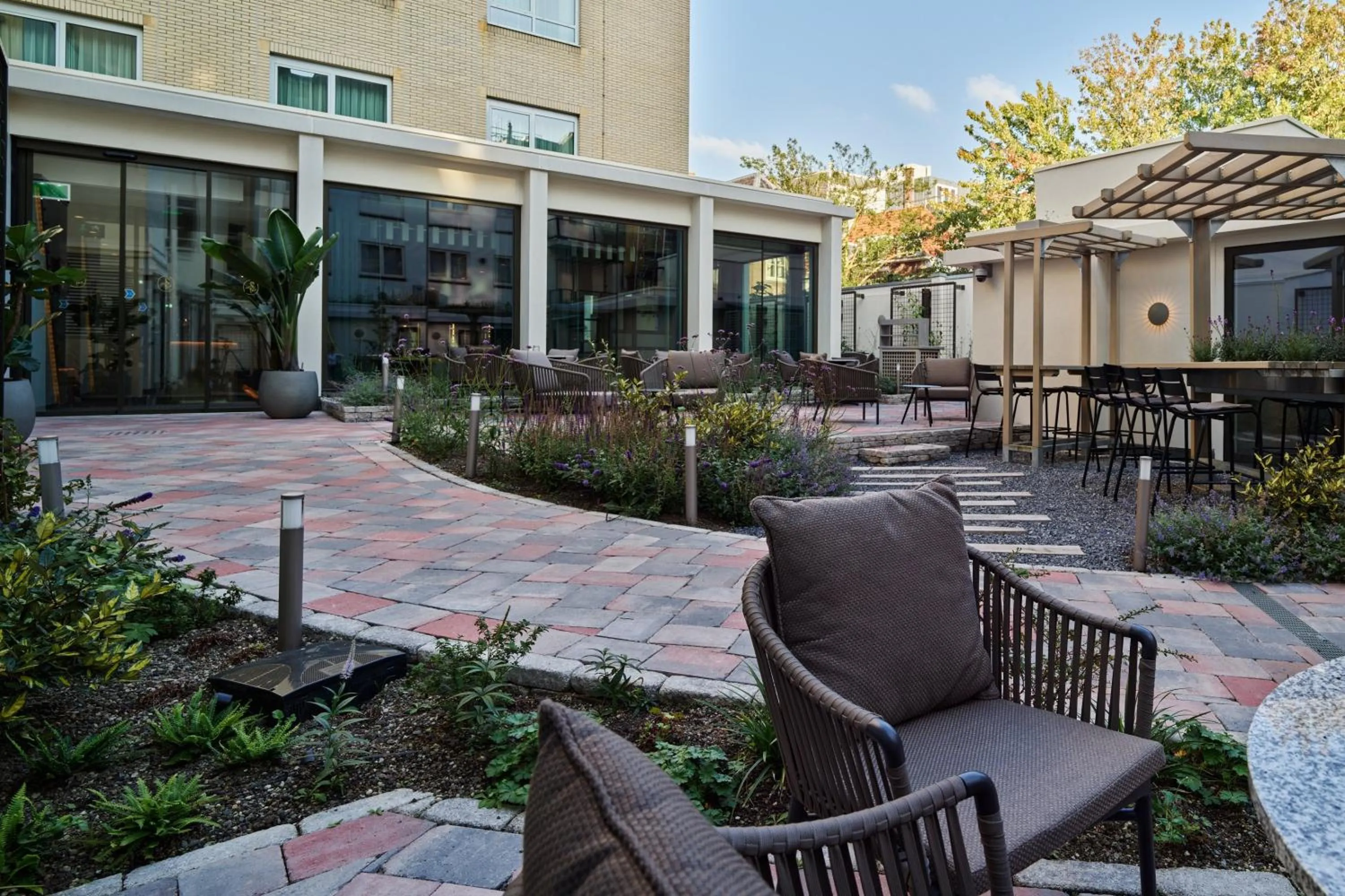 Property building in voco The Hague by IHG