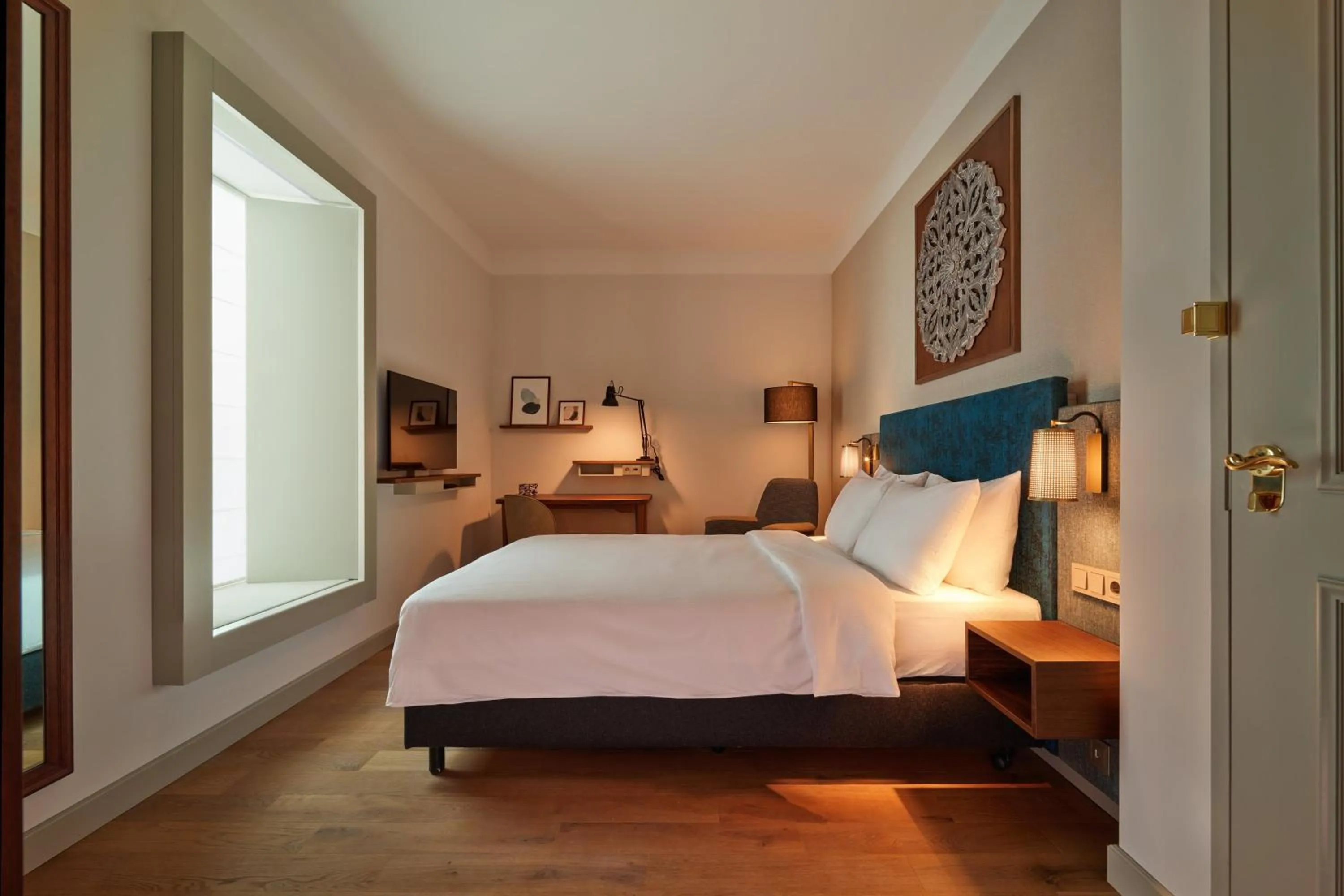 Photo of the whole room, Bed in voco The Hague by IHG