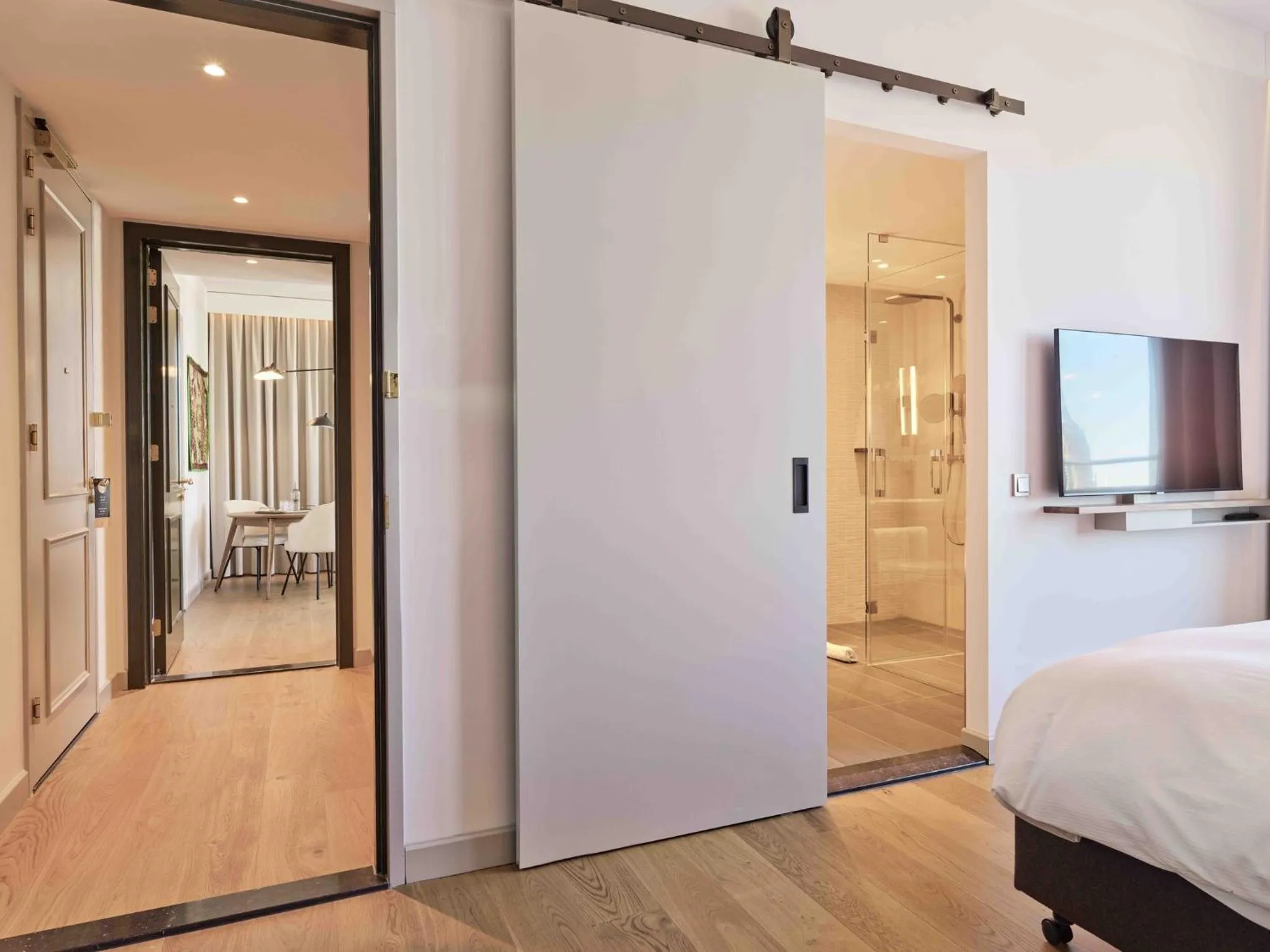 Photo of the whole room, Bed in voco The Hague by IHG