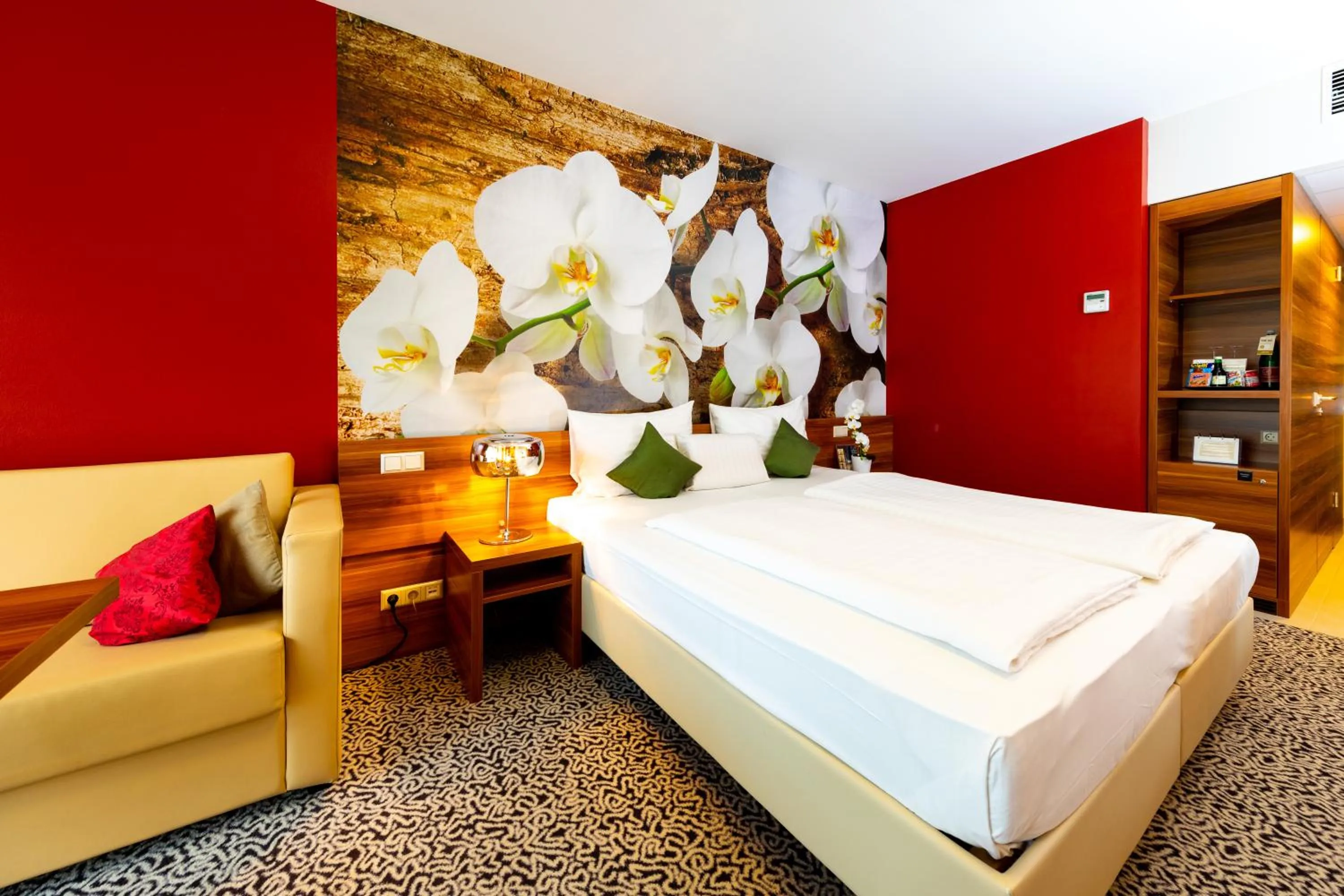 Photo of the whole room, Bed in Hotel Süd Graz