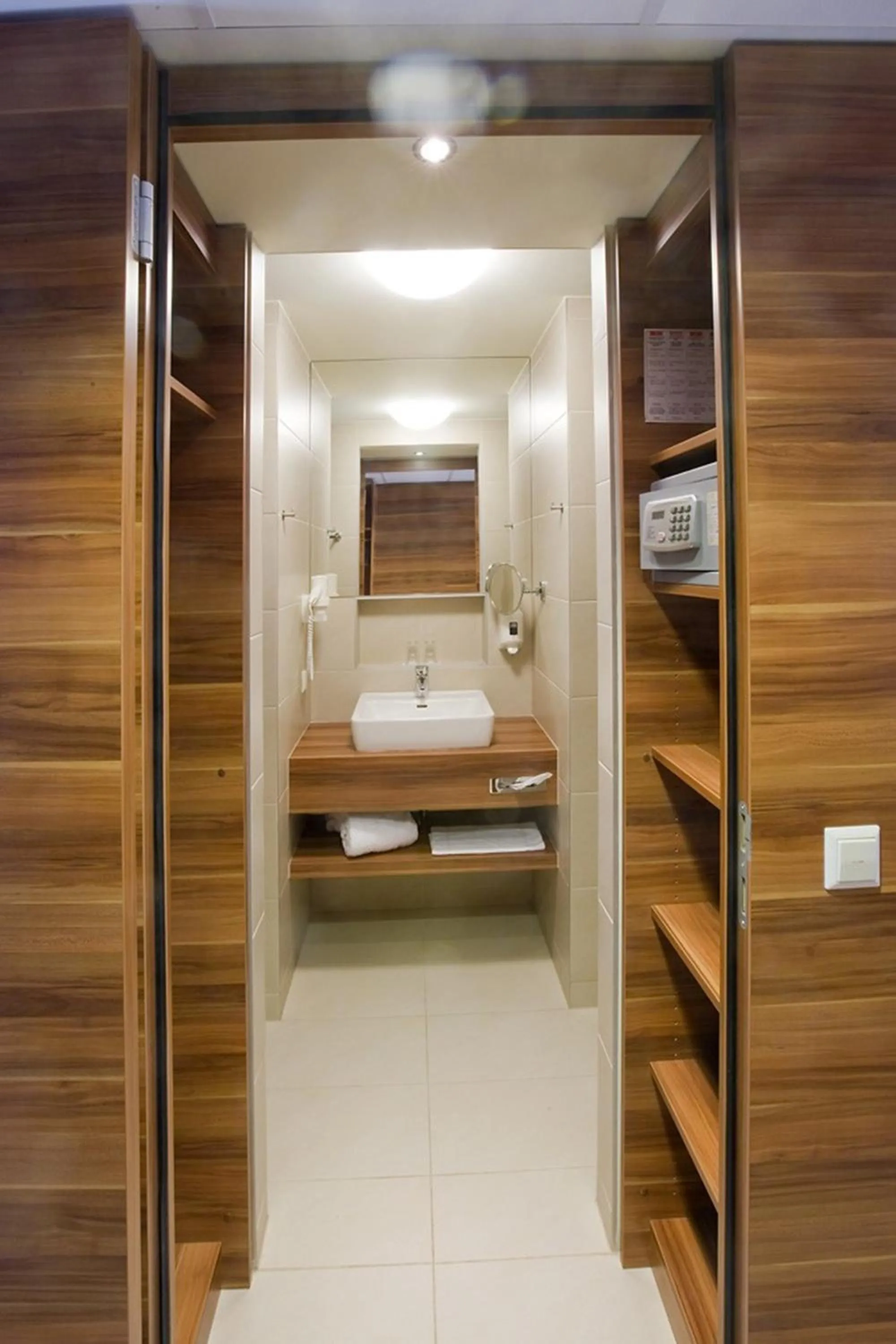 Bathroom, Bed in Hotel Süd Graz