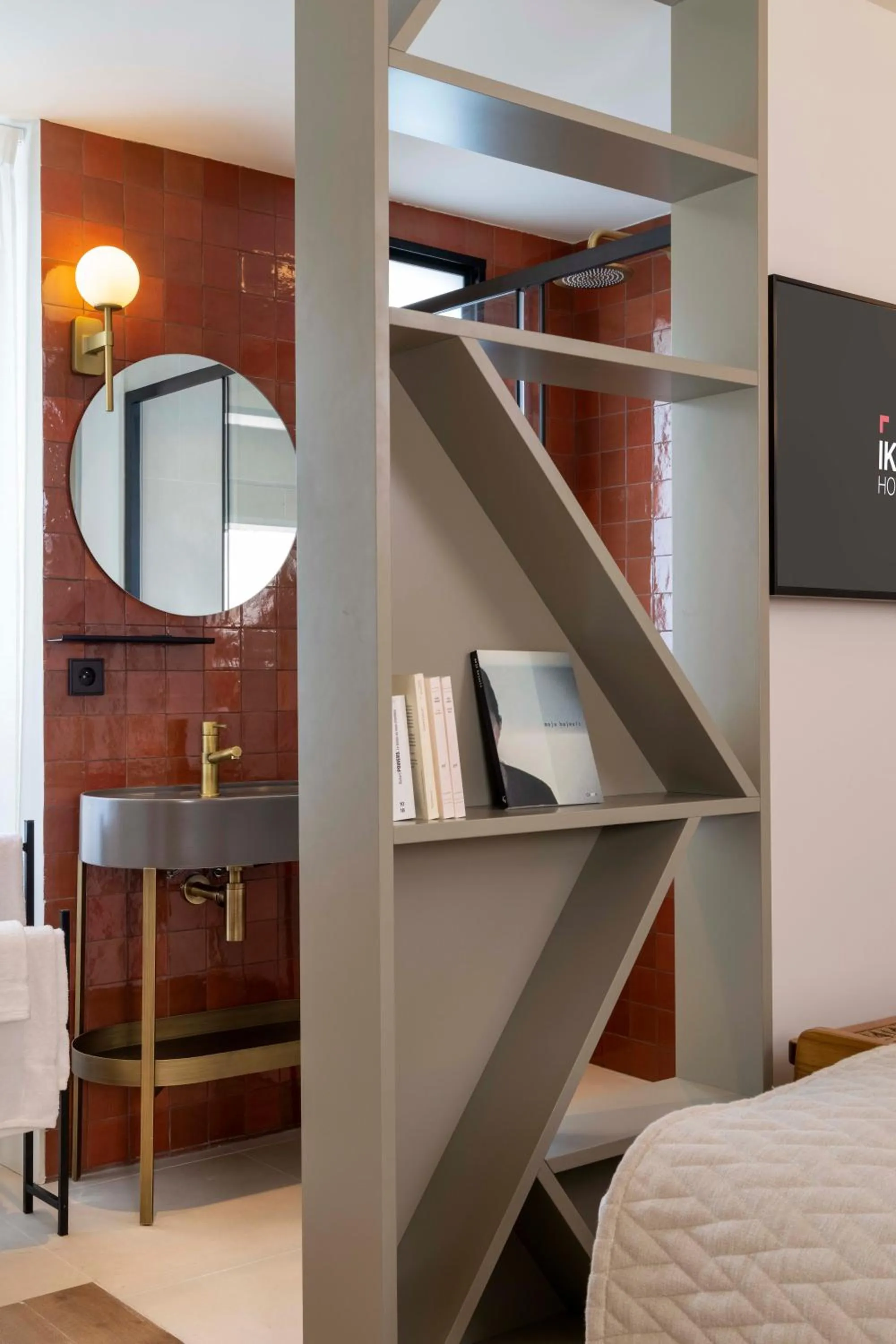 Bathroom, Bed in Ikonik Jean Médecin