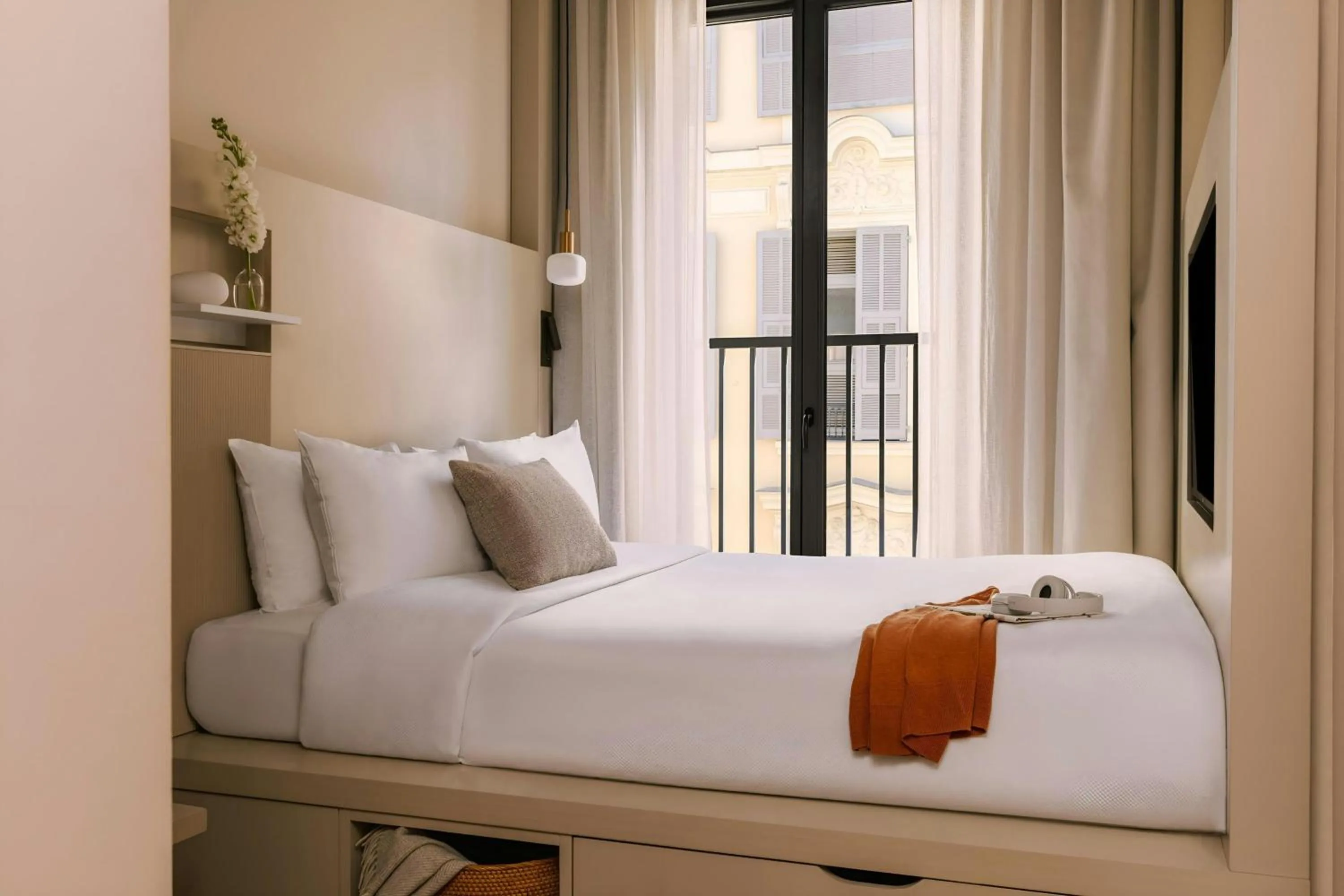 Bedroom, Bed in Yelo Jean Médecin Hotel, Sonder by Marriott Bonvoy