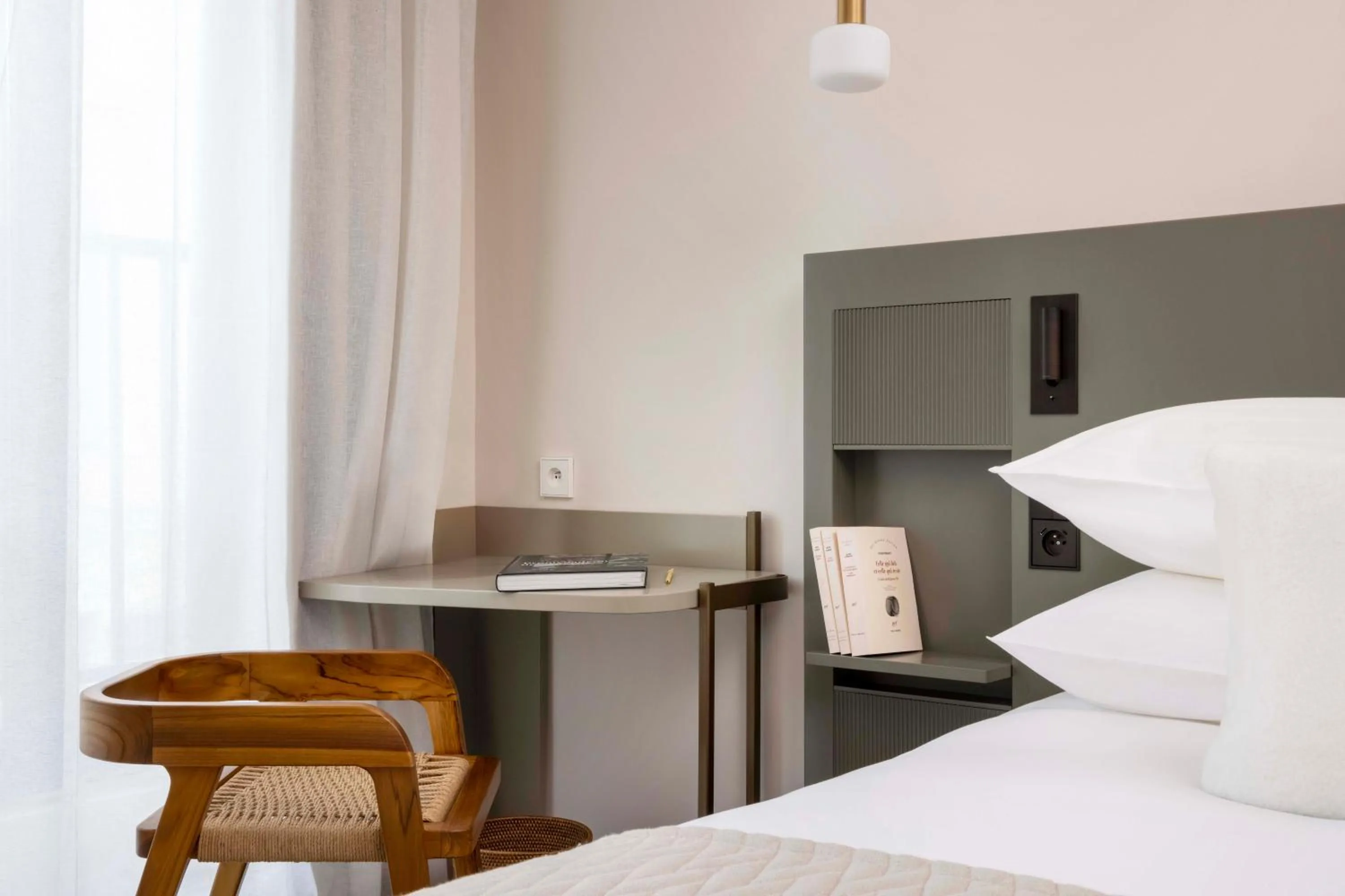 Bedroom, Bed in Ikonik Jean Médecin