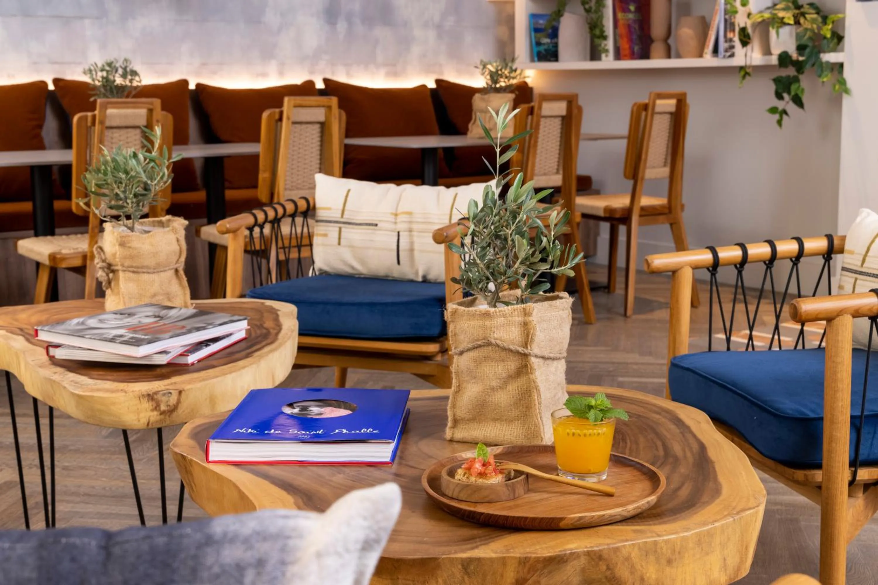 Lounge or bar in Ikonik Jean Médecin