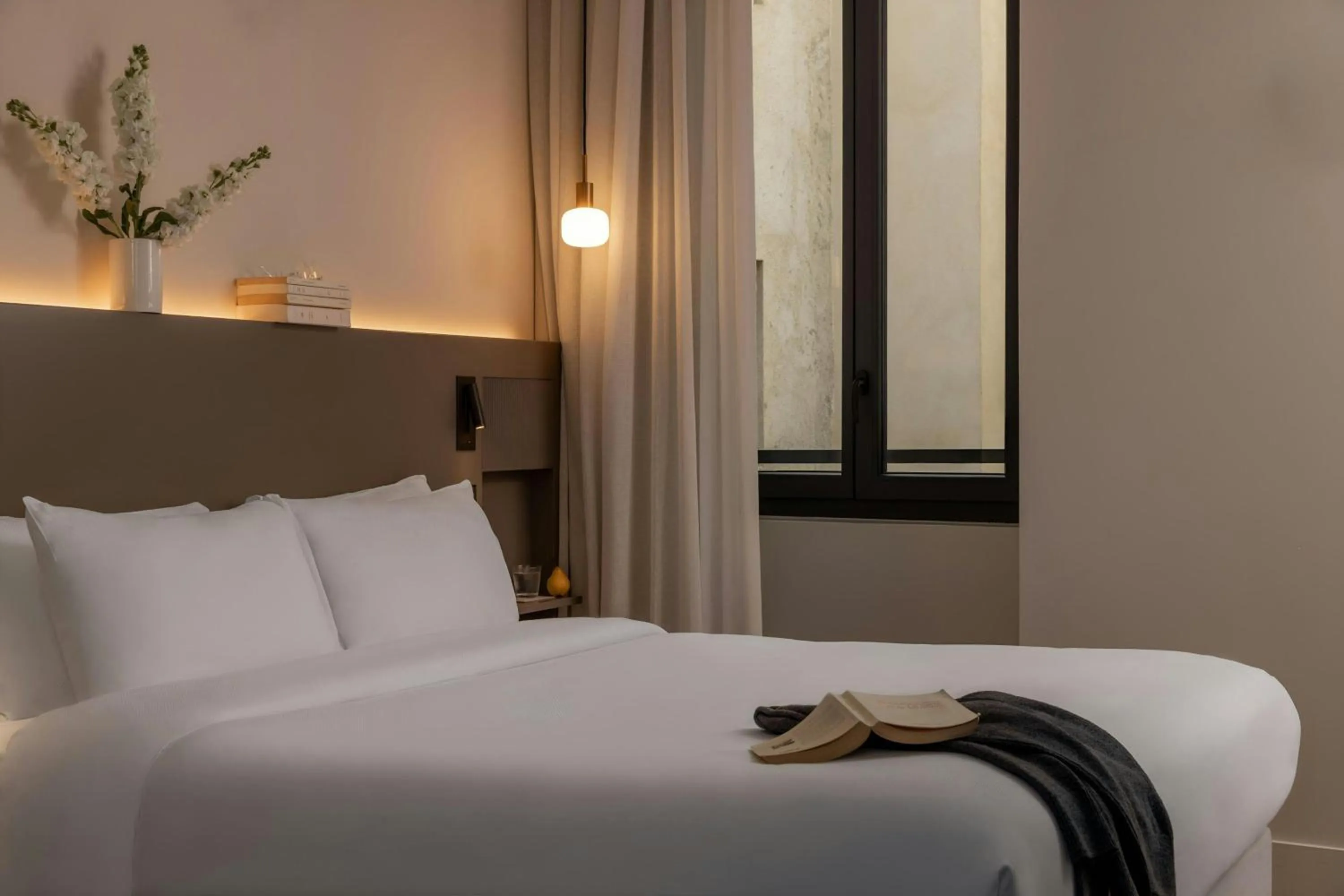 Bedroom, Bed in Yelo Jean Médecin Hotel, Sonder by Marriott Bonvoy