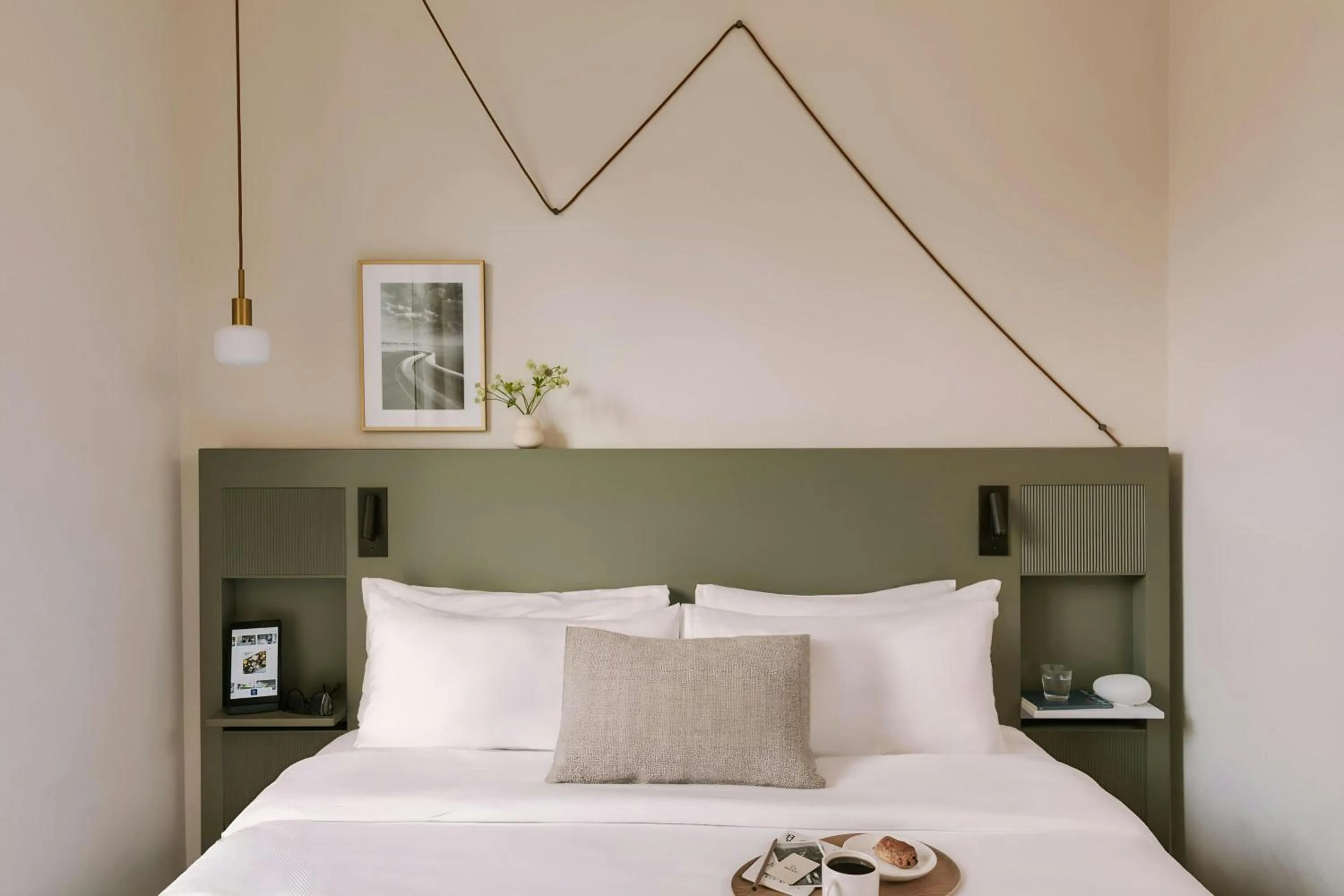 Bedroom, Bed in Yelo Jean Médecin Hotel, Sonder by Marriott Bonvoy