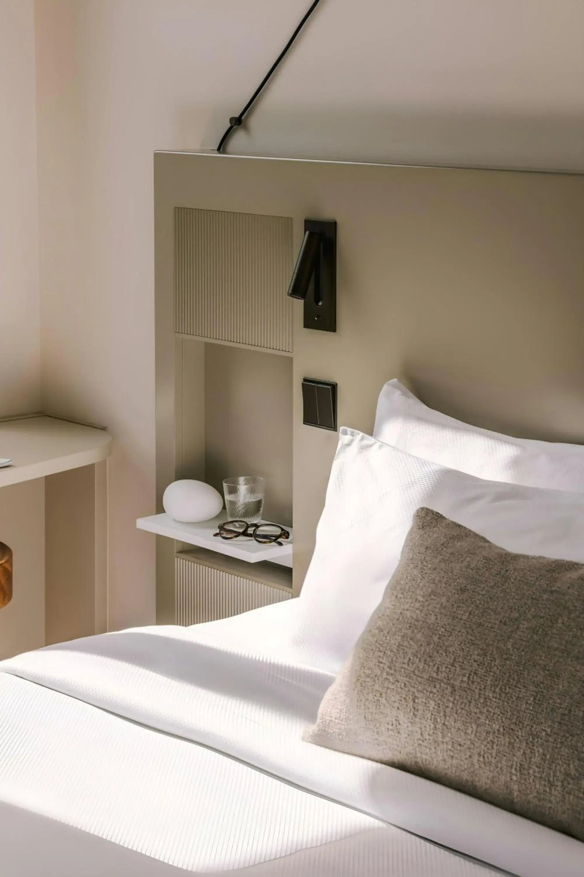 Accessible King Room in Ikonik Jean Médecin Accessible King Room in Ikonik Jean Médecin