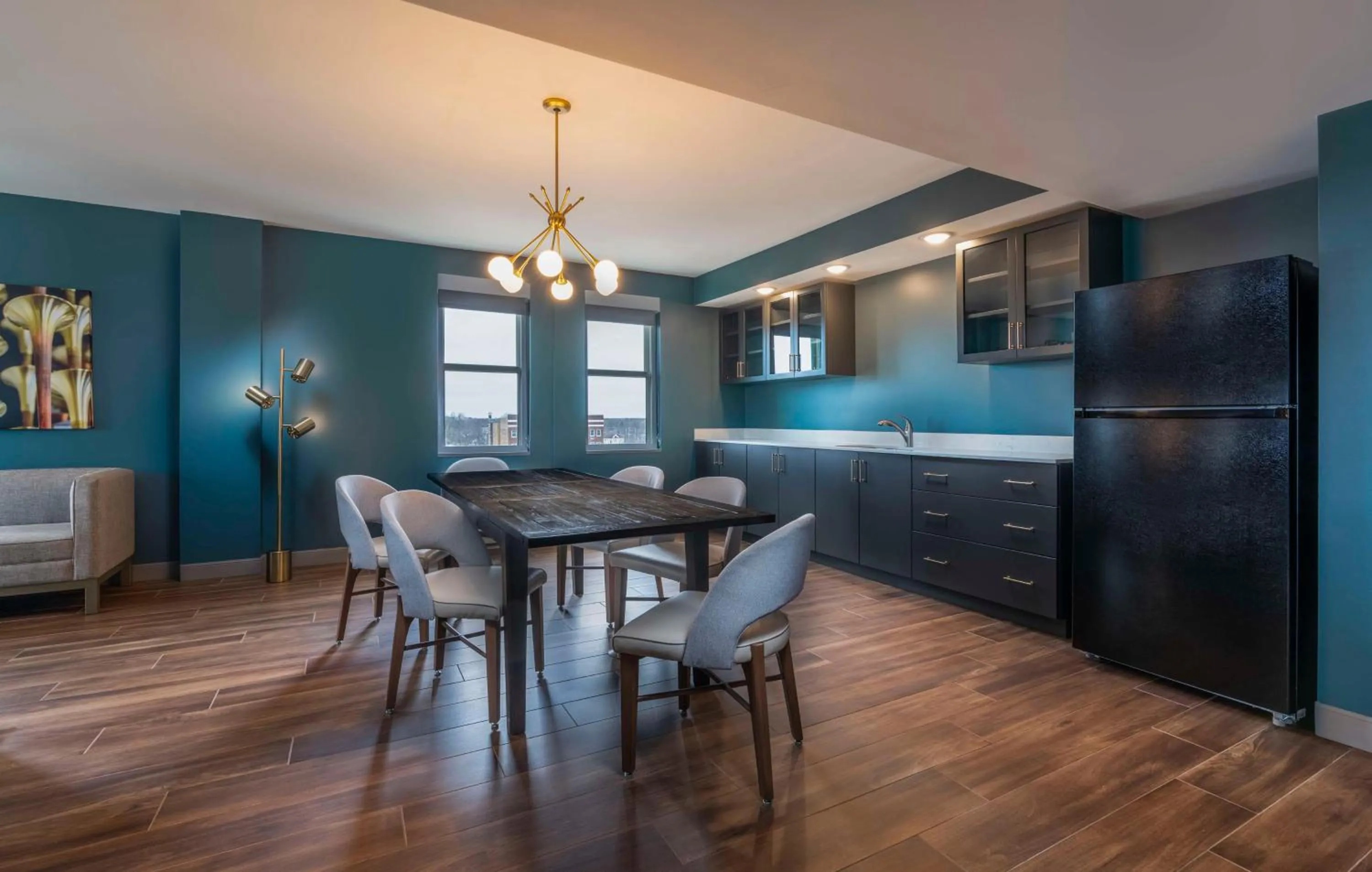 Living room in Hotel Elkhart, Tapestry Collection By Hilton