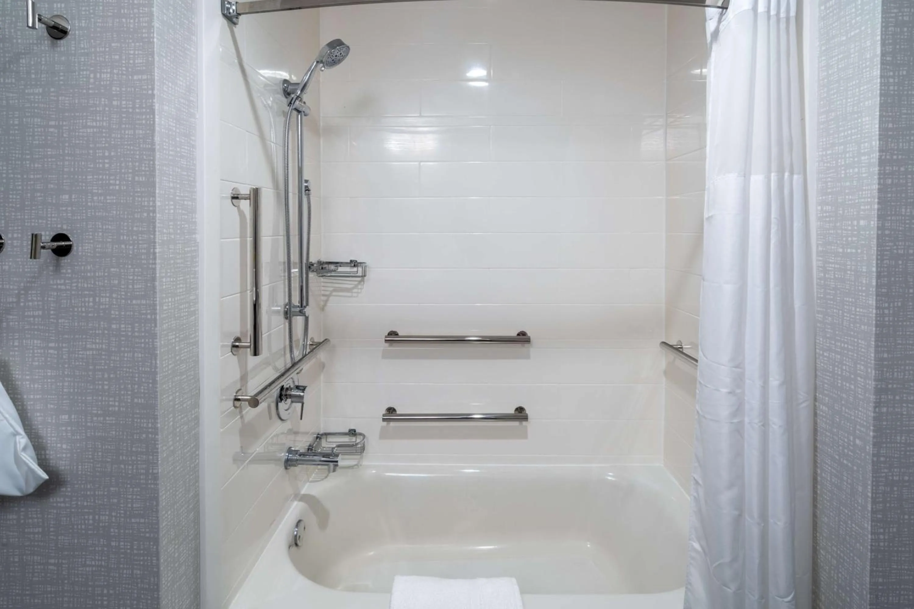 Bathroom in Hampton Inn By Hilton Hardeeville, SC