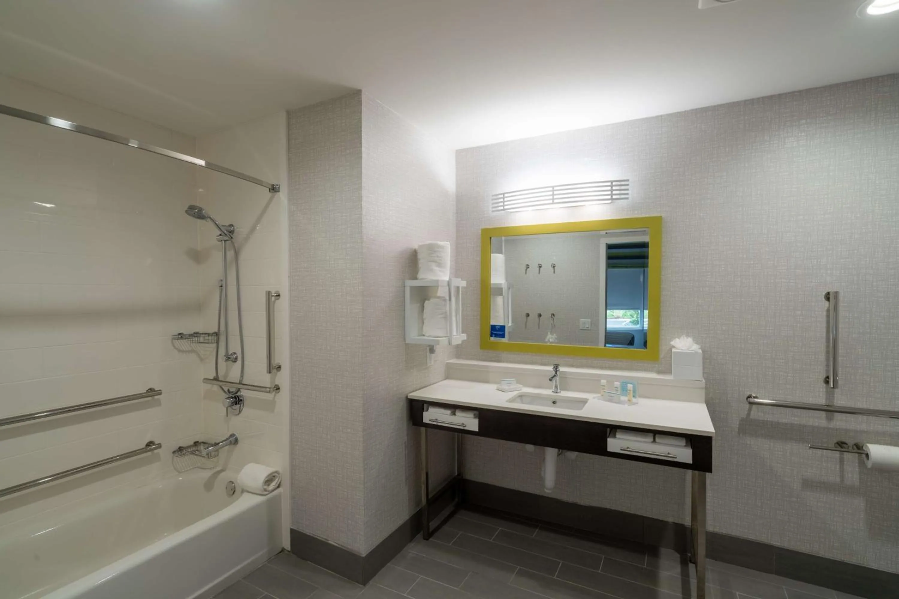 Bathroom in Hampton Inn By Hilton Hardeeville, SC