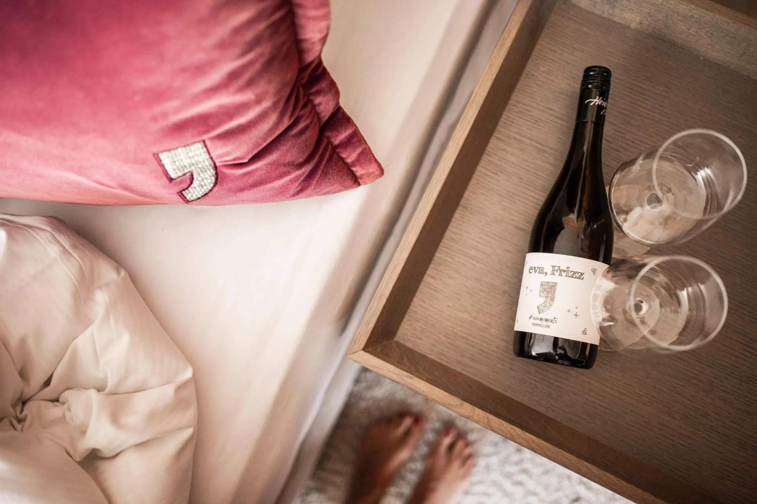 Photo of the whole room, Bed in eva,VILLAGE