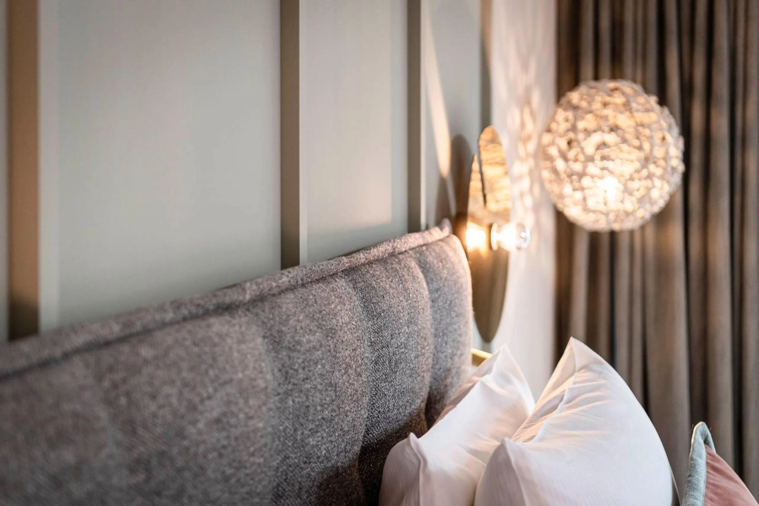 Photo of the whole room, Bed in eva,VILLAGE