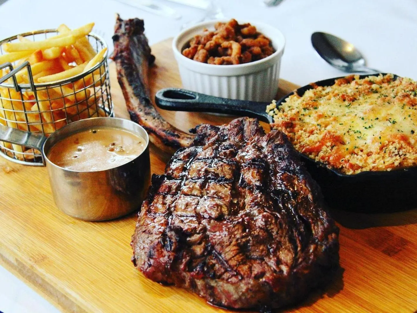Dining area in The WatersEdge, Canal Cottages