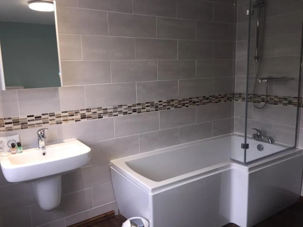 Shower in Mullions 51 B&B
