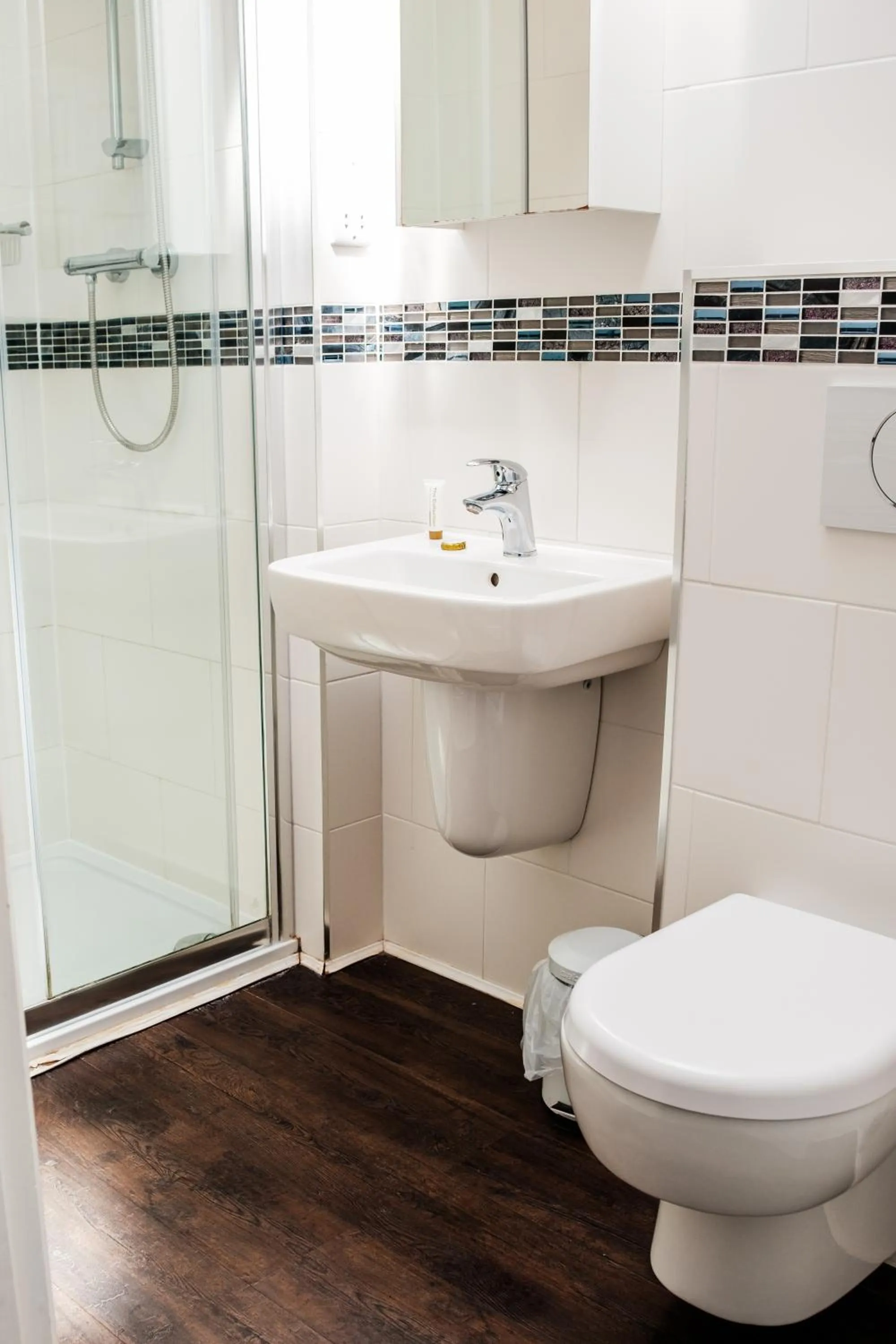 Shower in Mullions 51 B&B