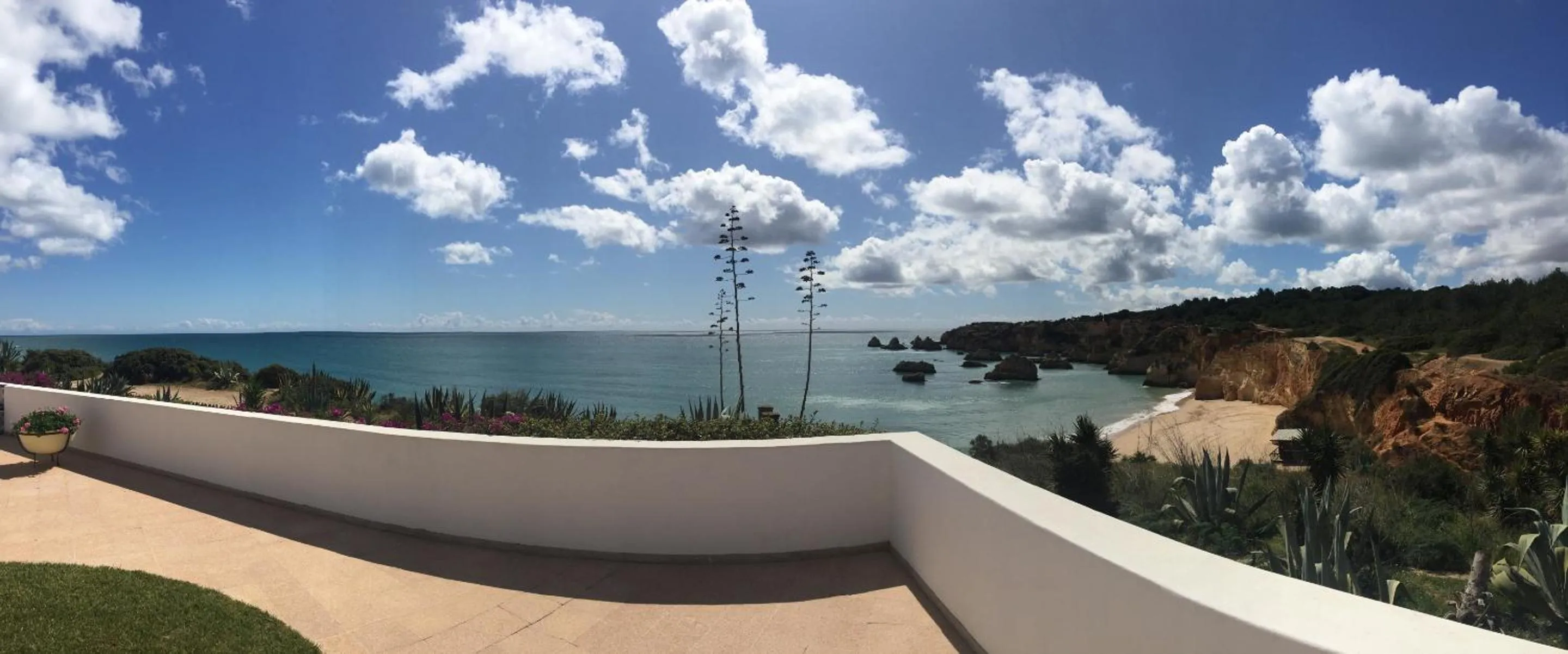 Property building in Casa Três Palmeiras