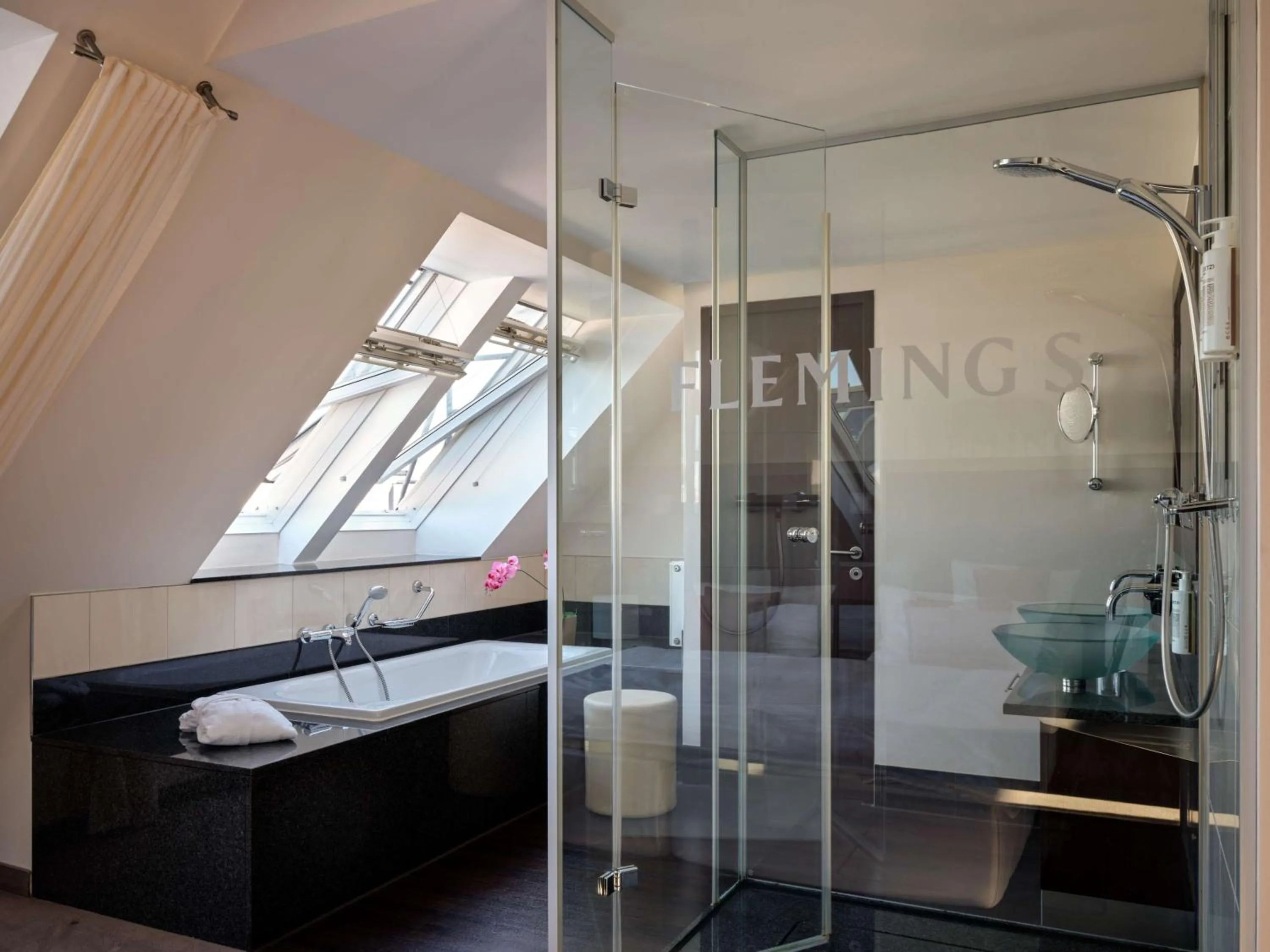 Bathroom in Flemings Hotel Wien-Stadthalle