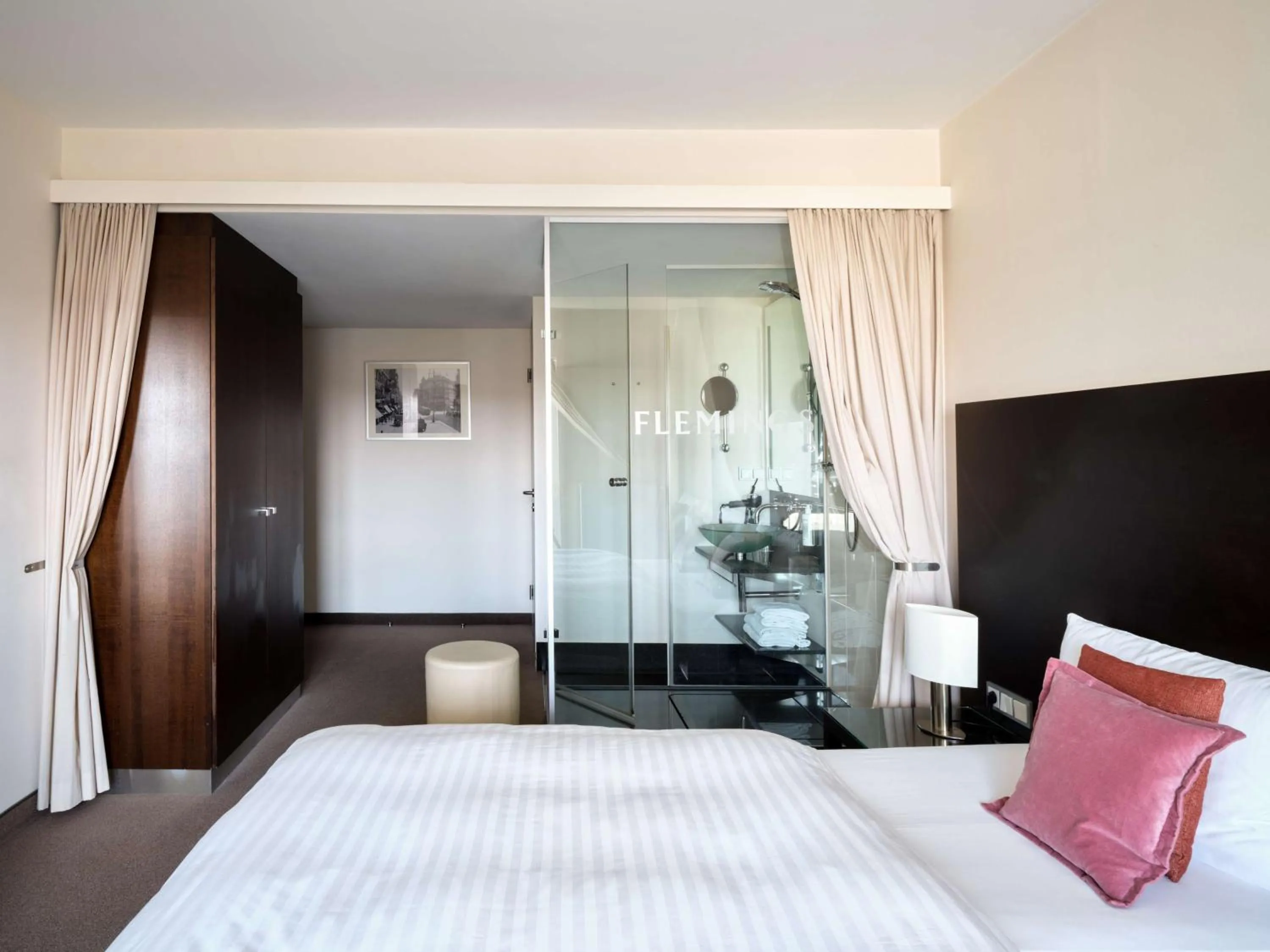 Bathroom, Bed in Flemings Hotel Wien-Stadthalle