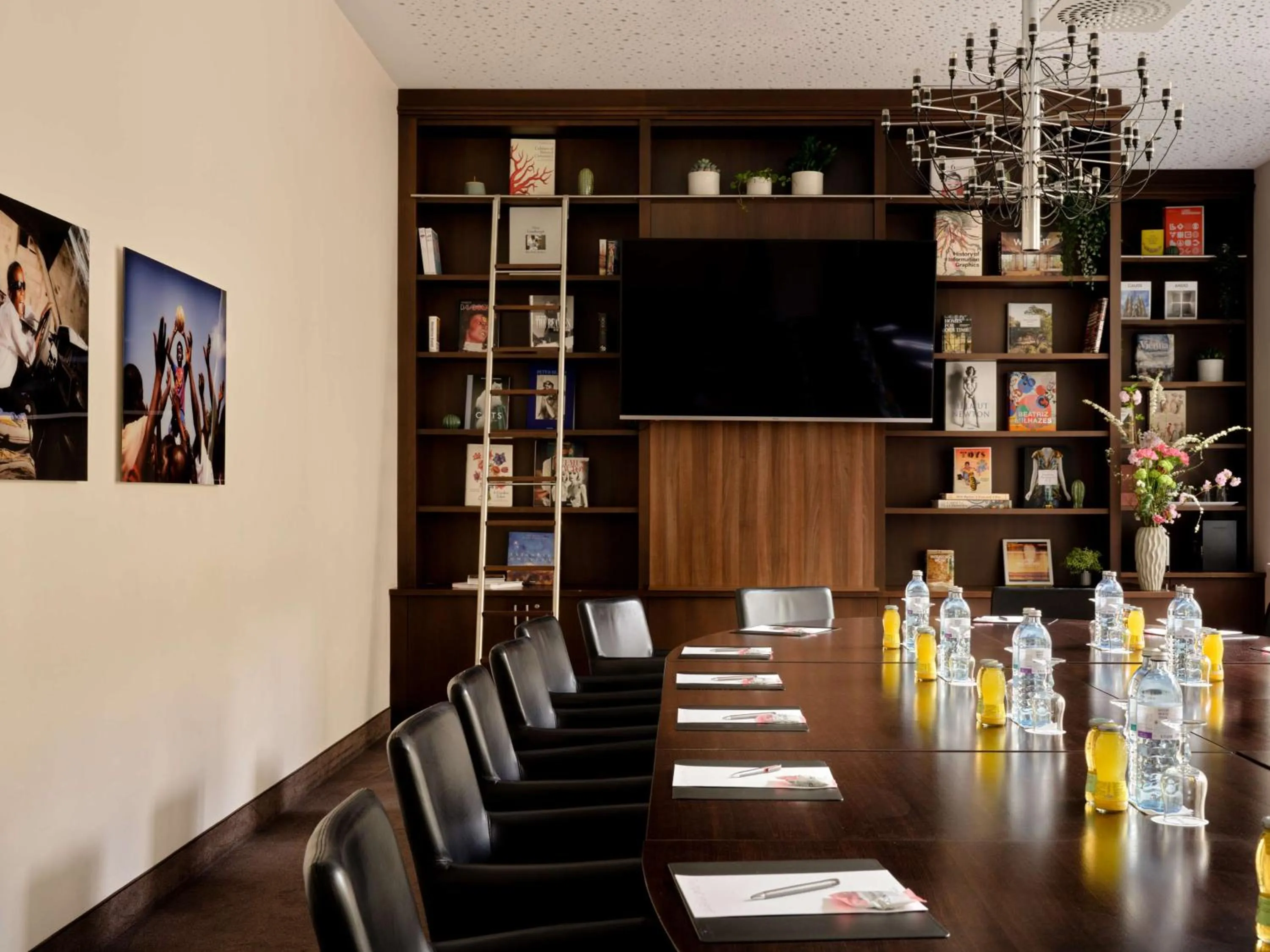 Library in Flemings Hotel Wien-Stadthalle