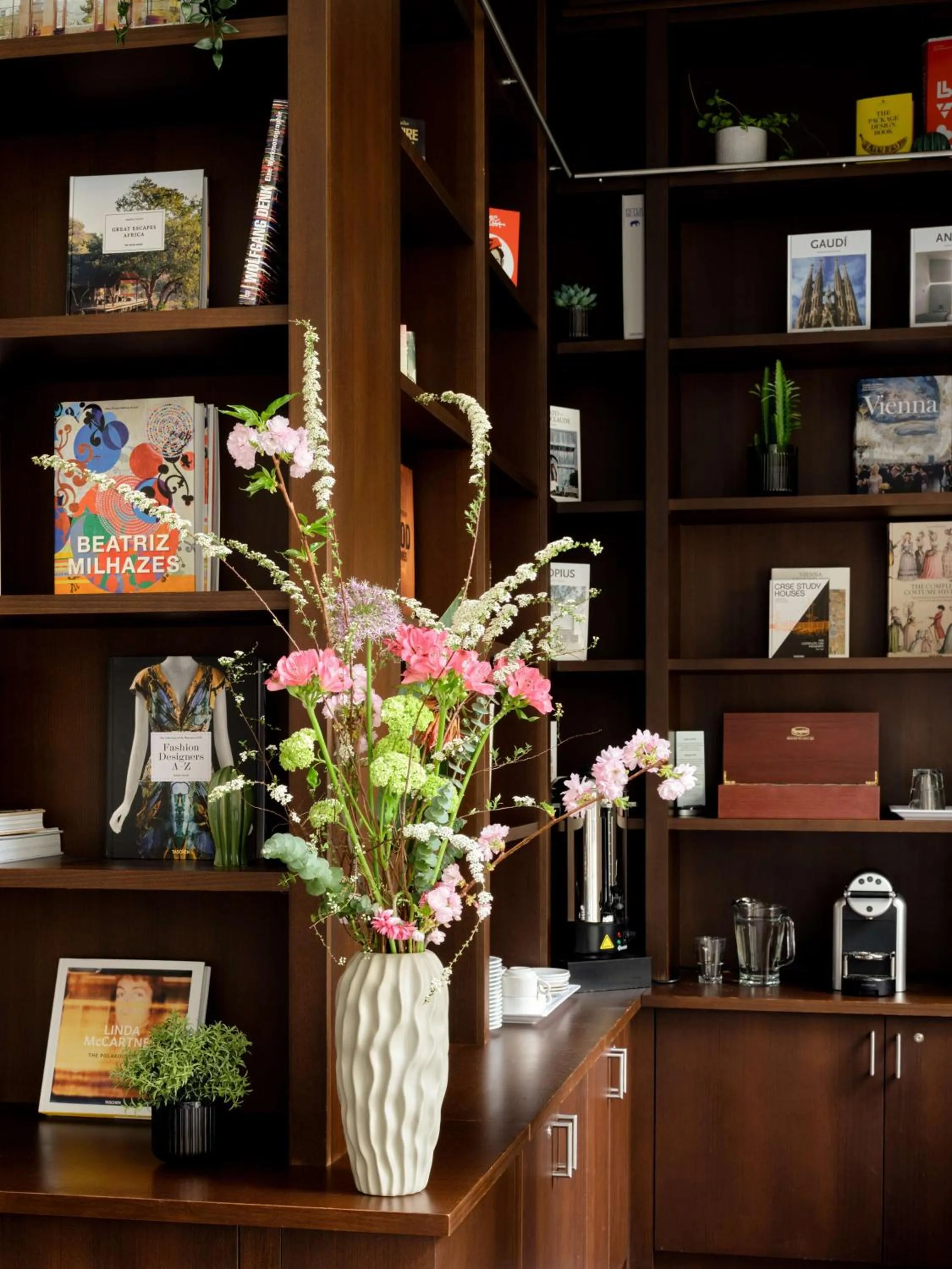 Library in Flemings Hotel Wien-Stadthalle