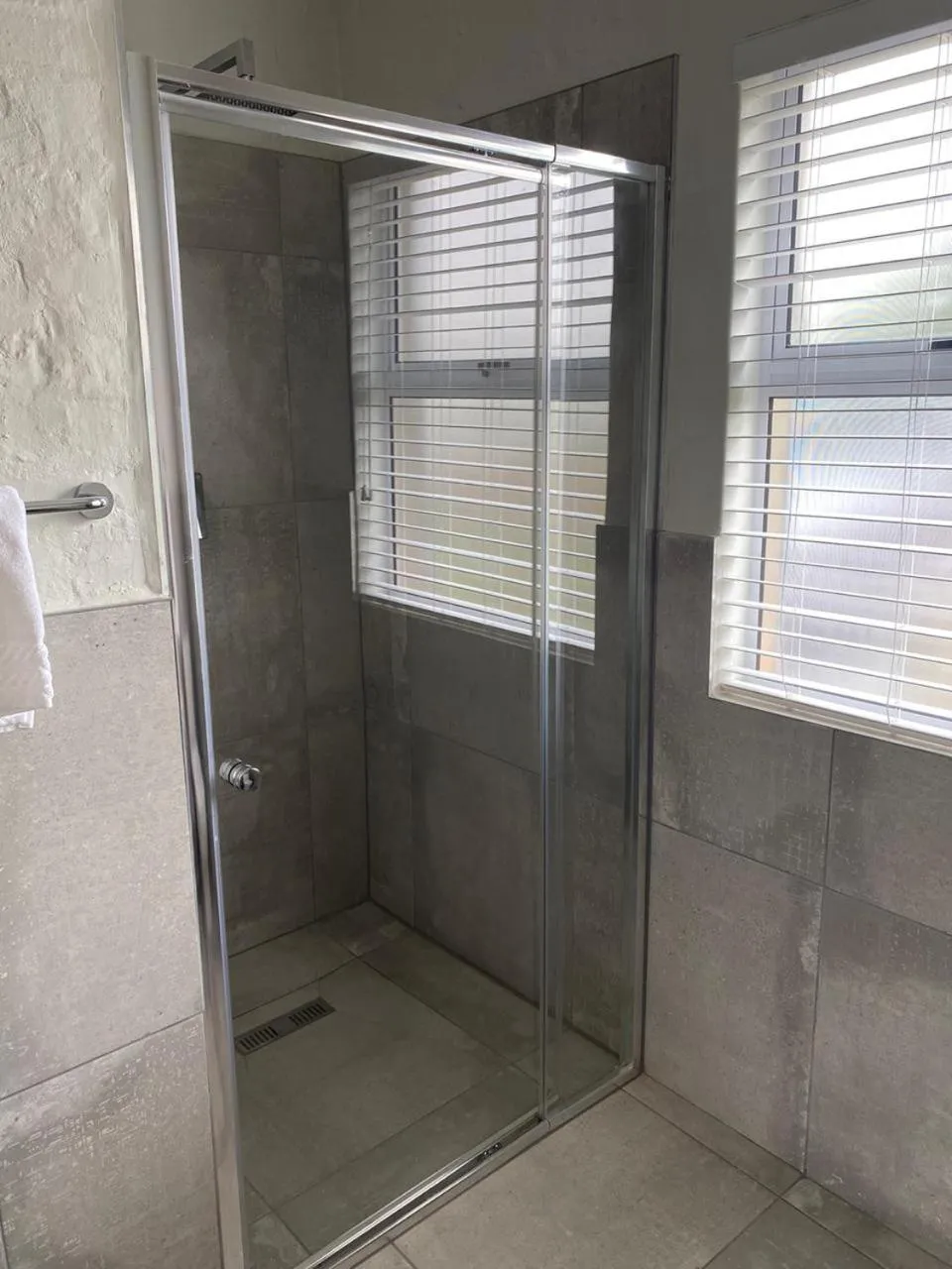 Shower in Pont de Val - La Rivière Apartments